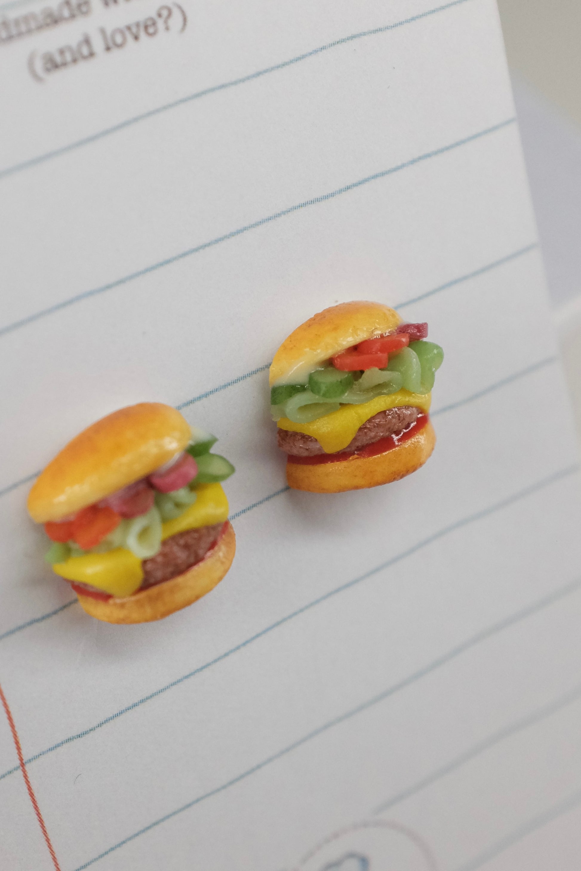 Burger, minđuše sa iglicom