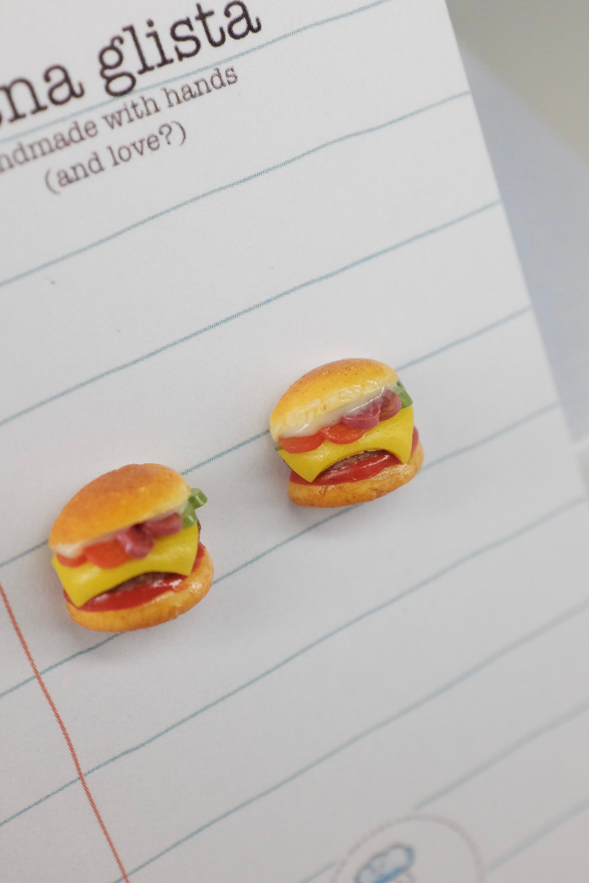 Burger, minđuše sa iglicom