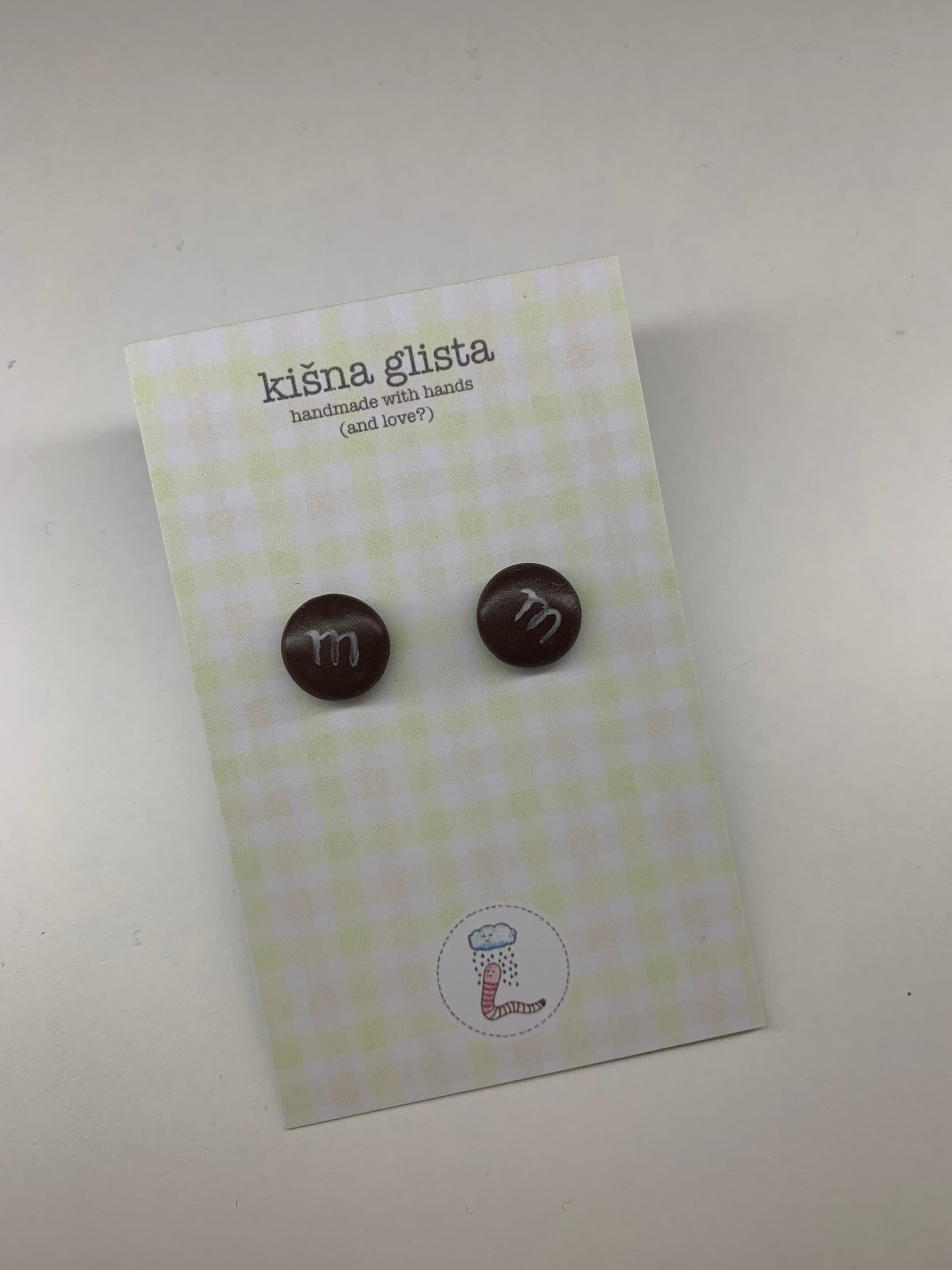 M&M, minđuše sa iglicom