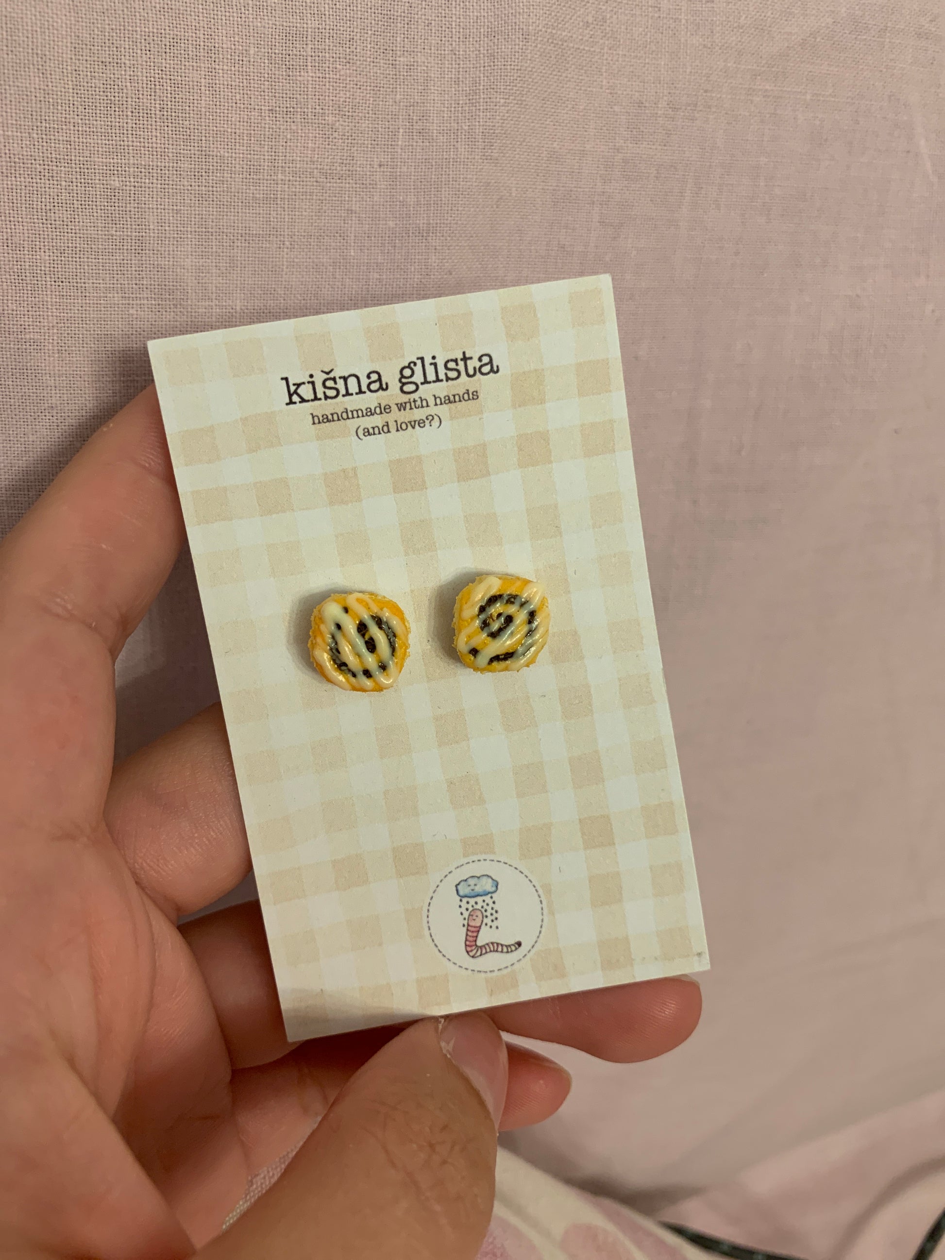 Cimet rolnice, minđuše sa iglicom