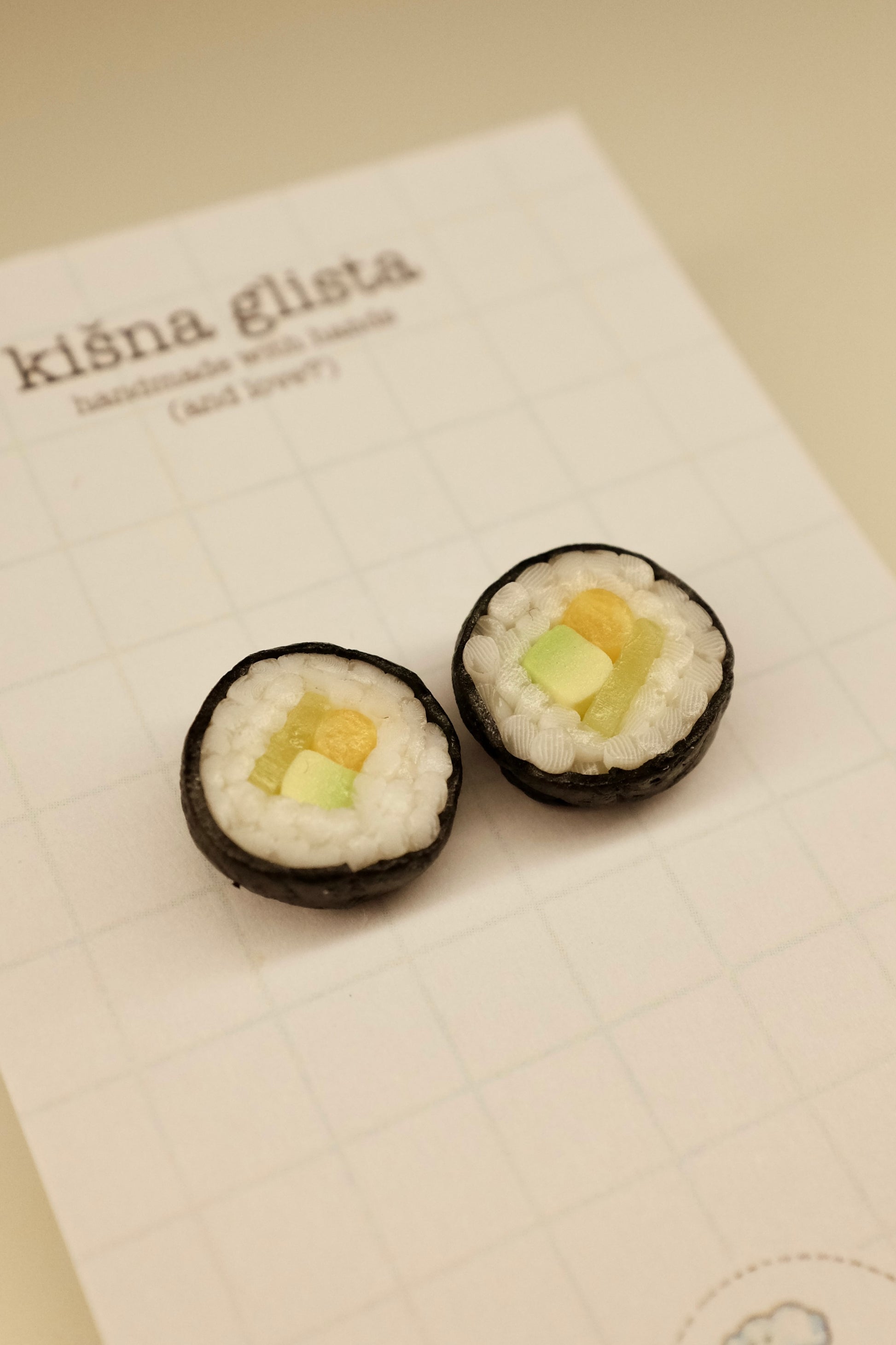 Suši, minđuše sa iglicom