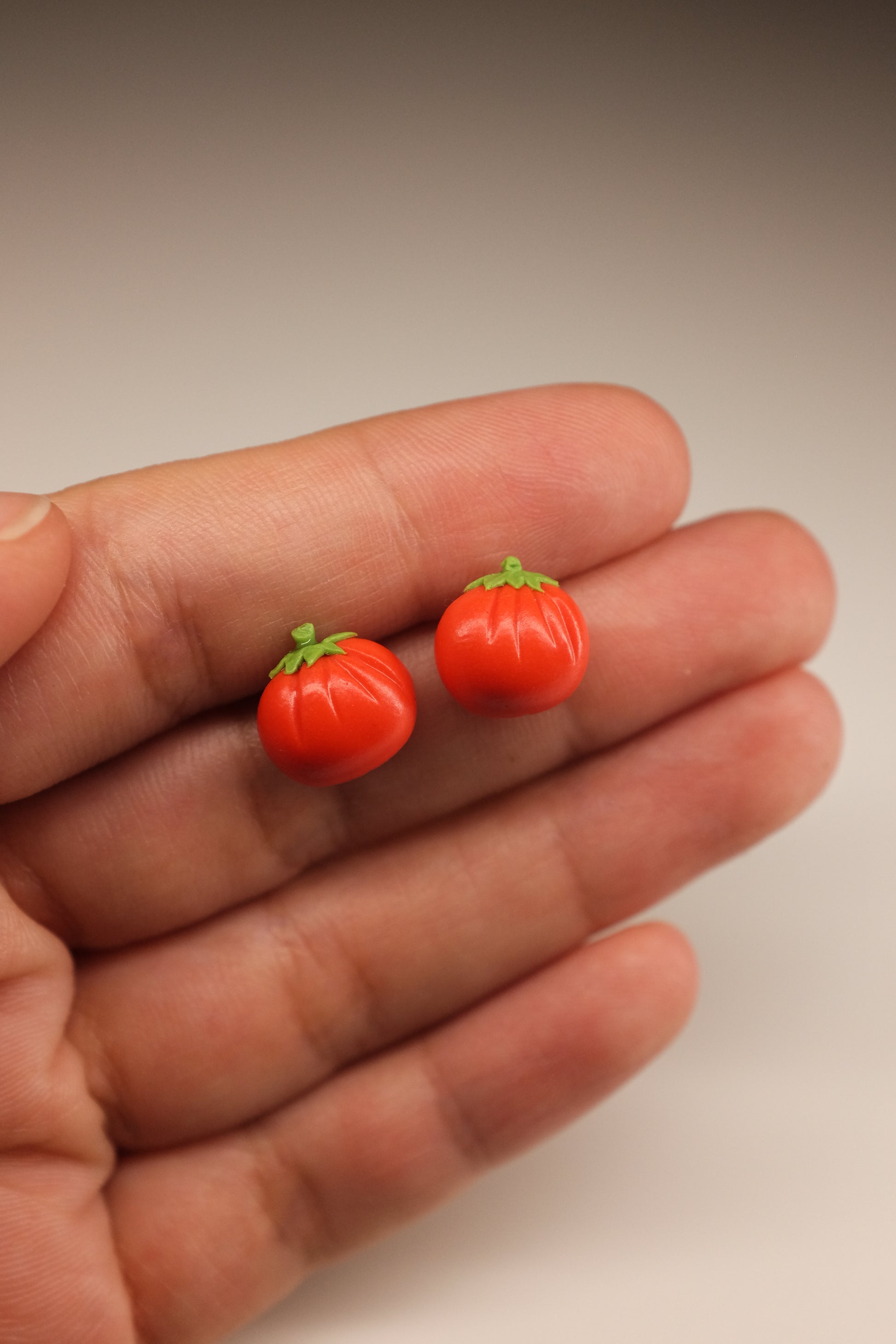 Paradajz, minđuše sa iglicom