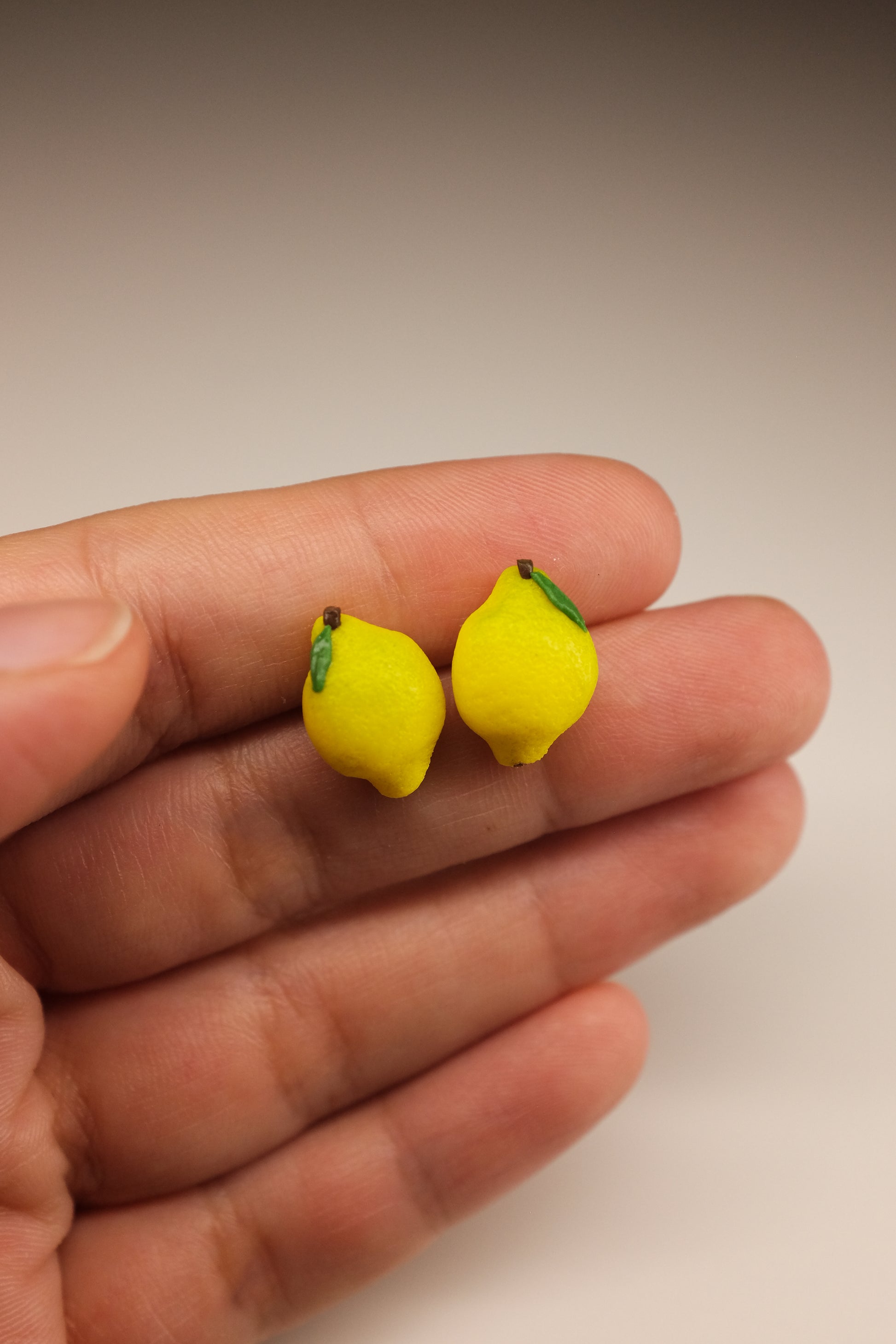 Limun, minđuše sa iglicom