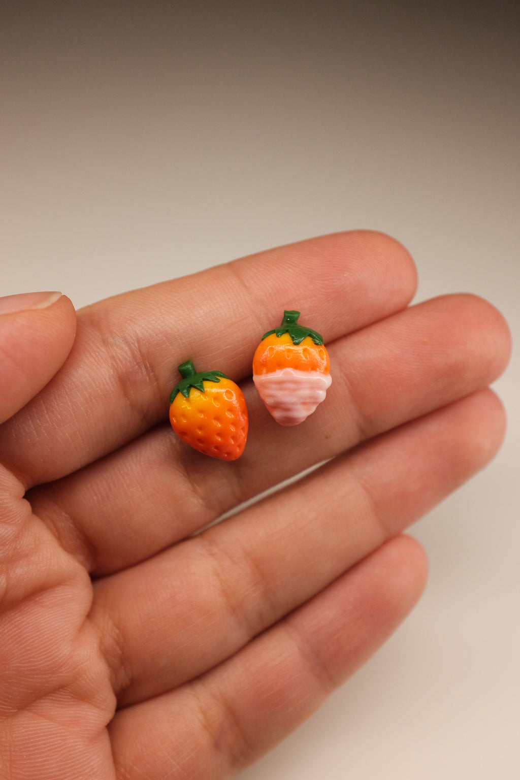 Jagoda, minđuše sa iglicom