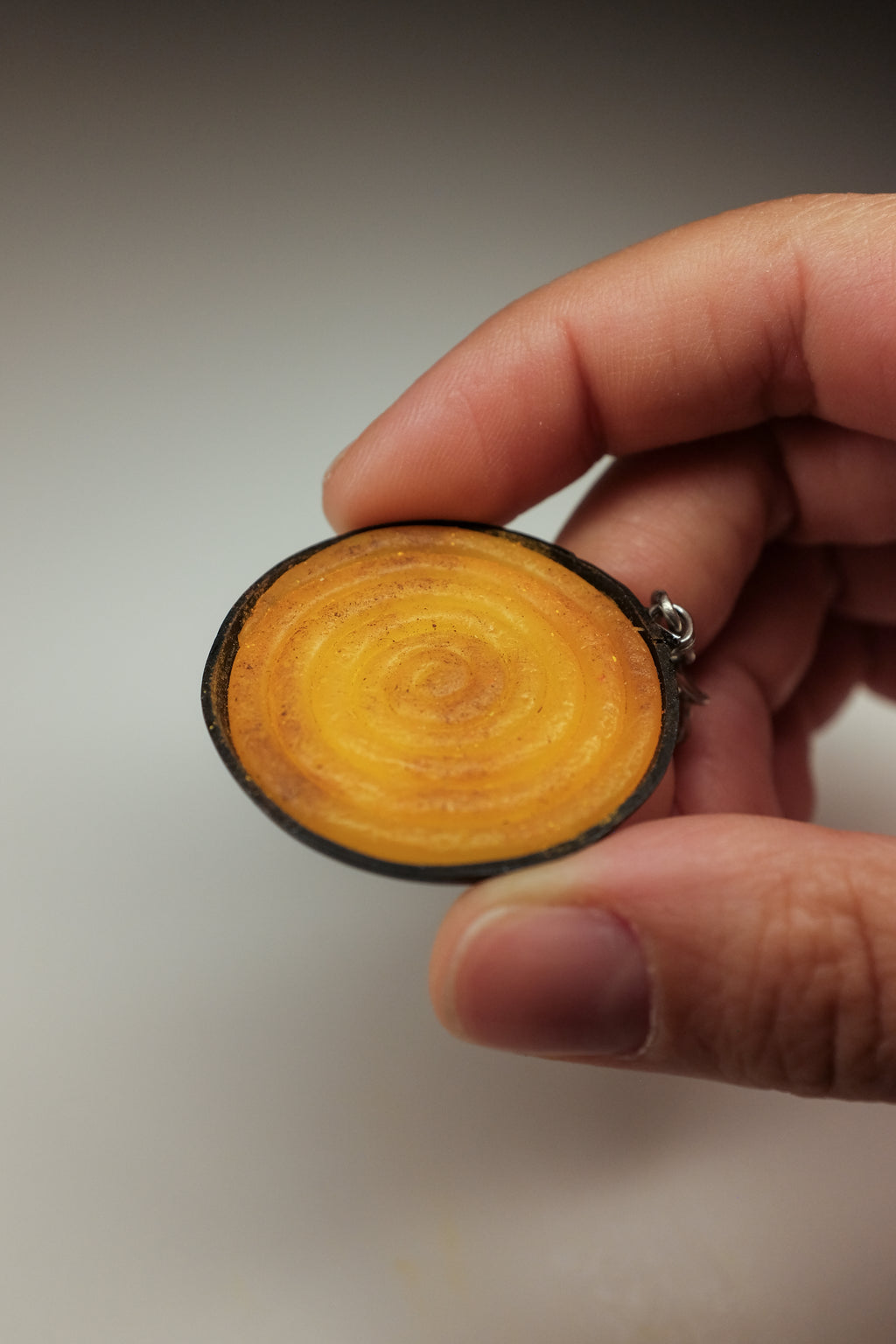 Burek u tepsiji, privezak