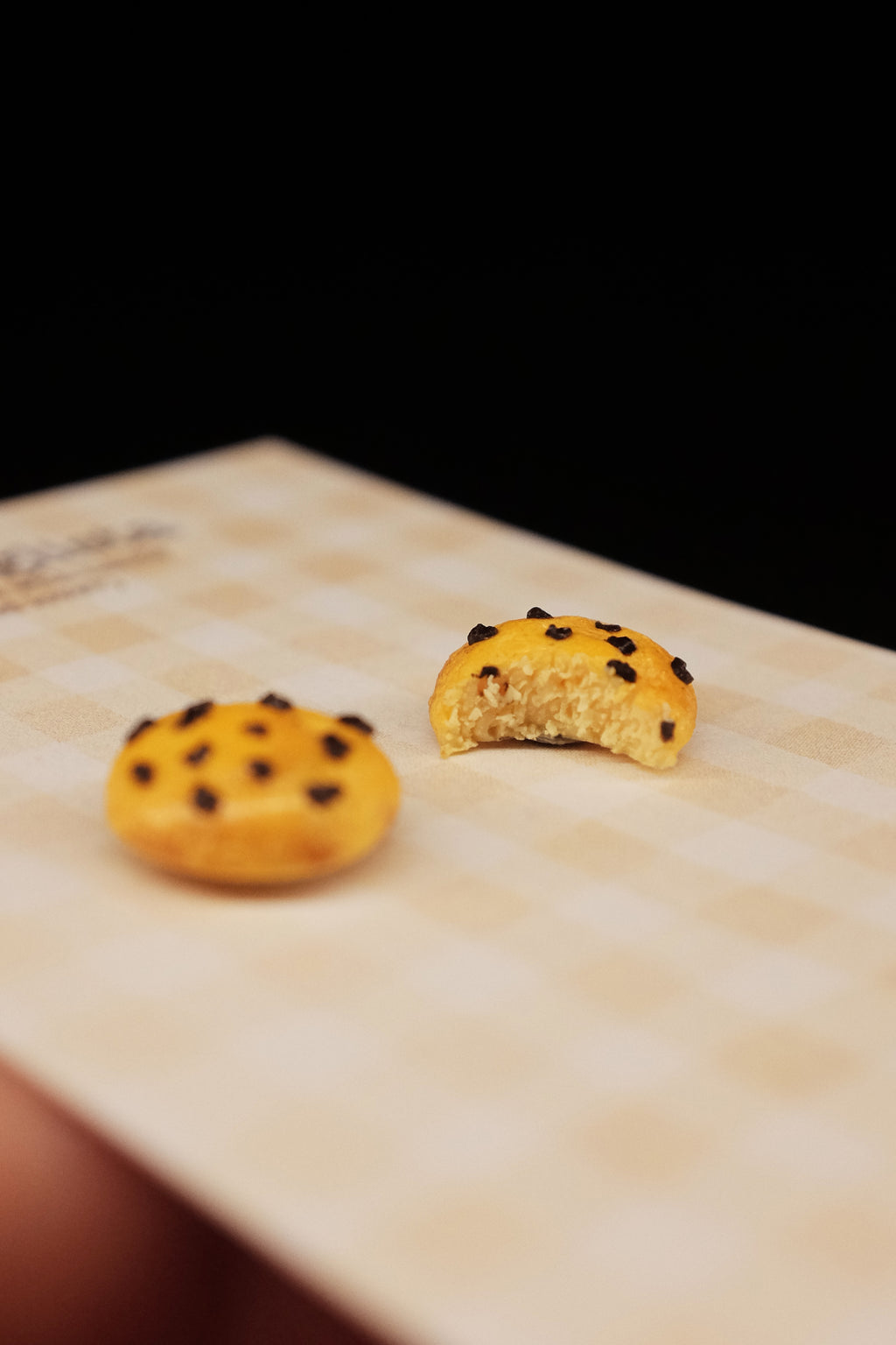 Keksić sa čokoladom, minđuše sa iglicom