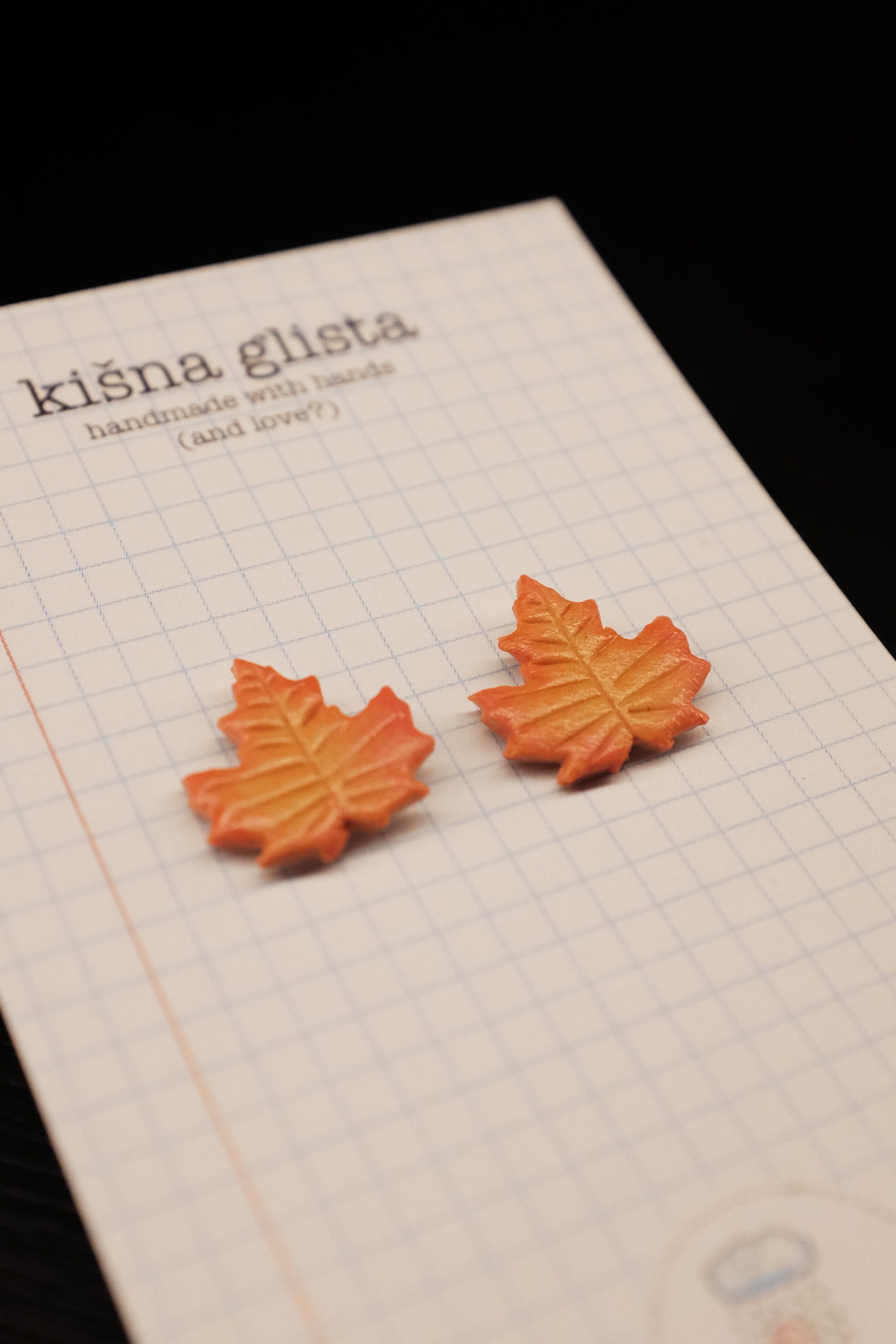 List, minđuše sa iglicom