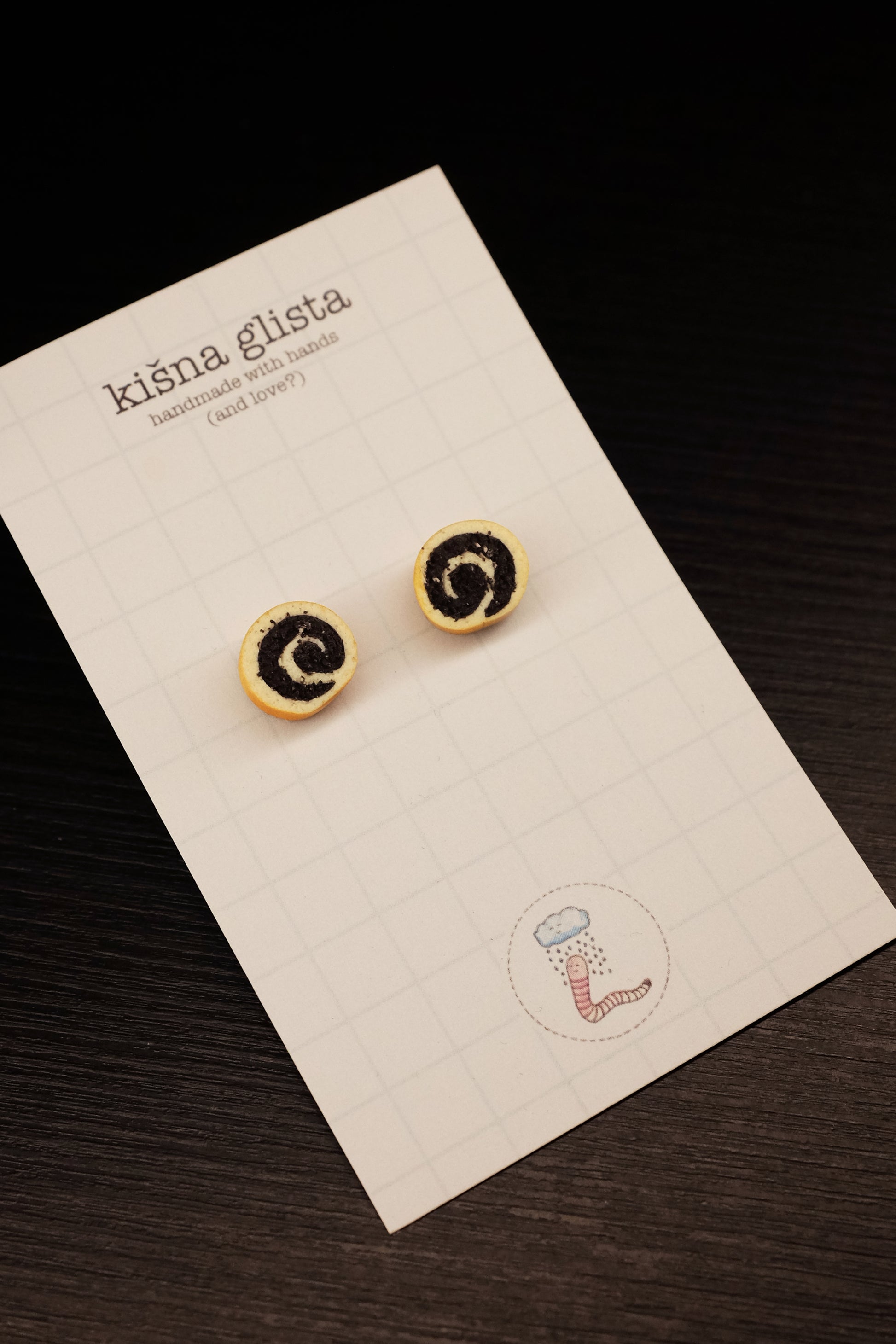 Štrudla sa makom, minđuše sa iglicom