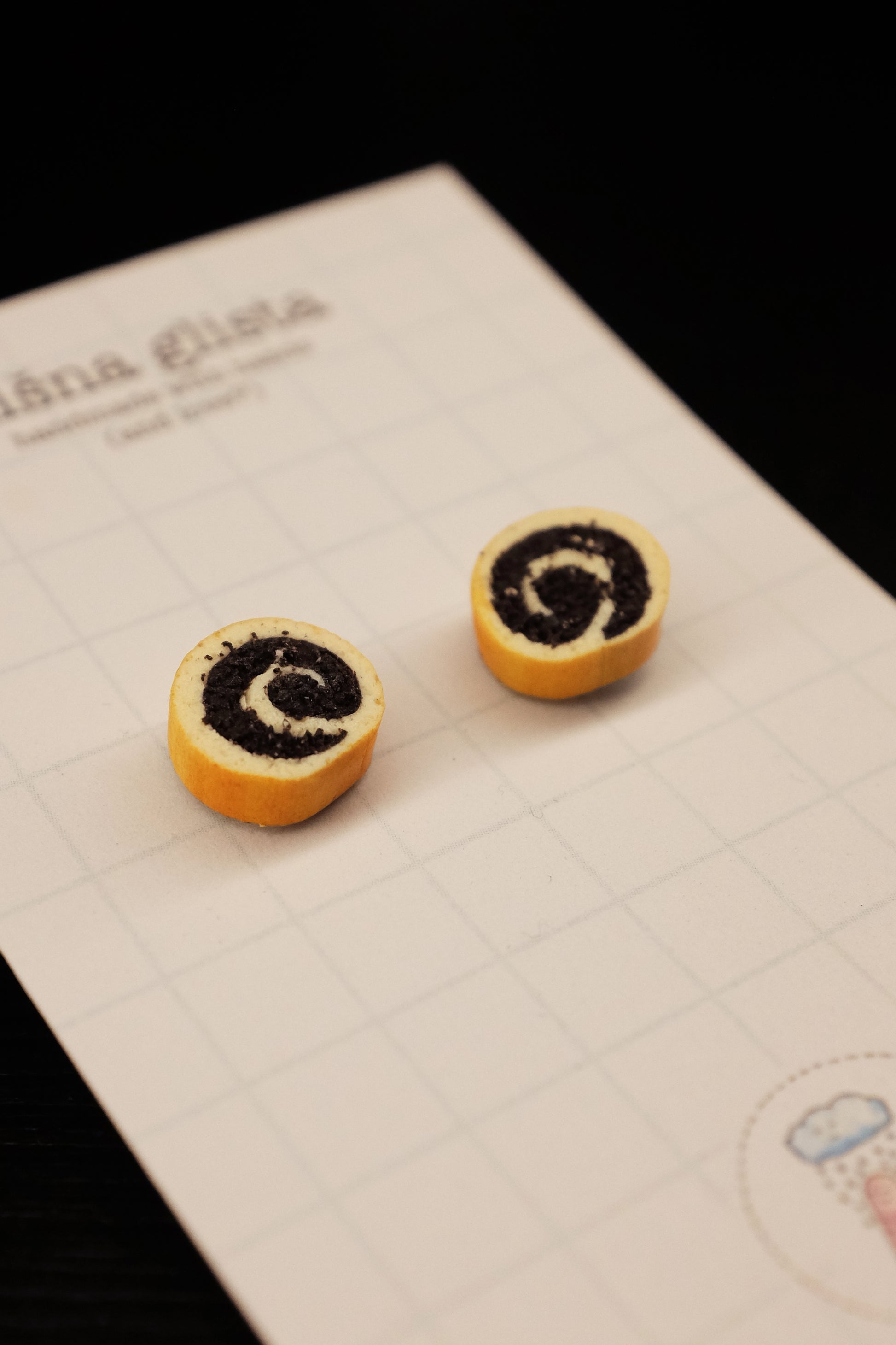 Štrudla sa makom, minđuše sa iglicom