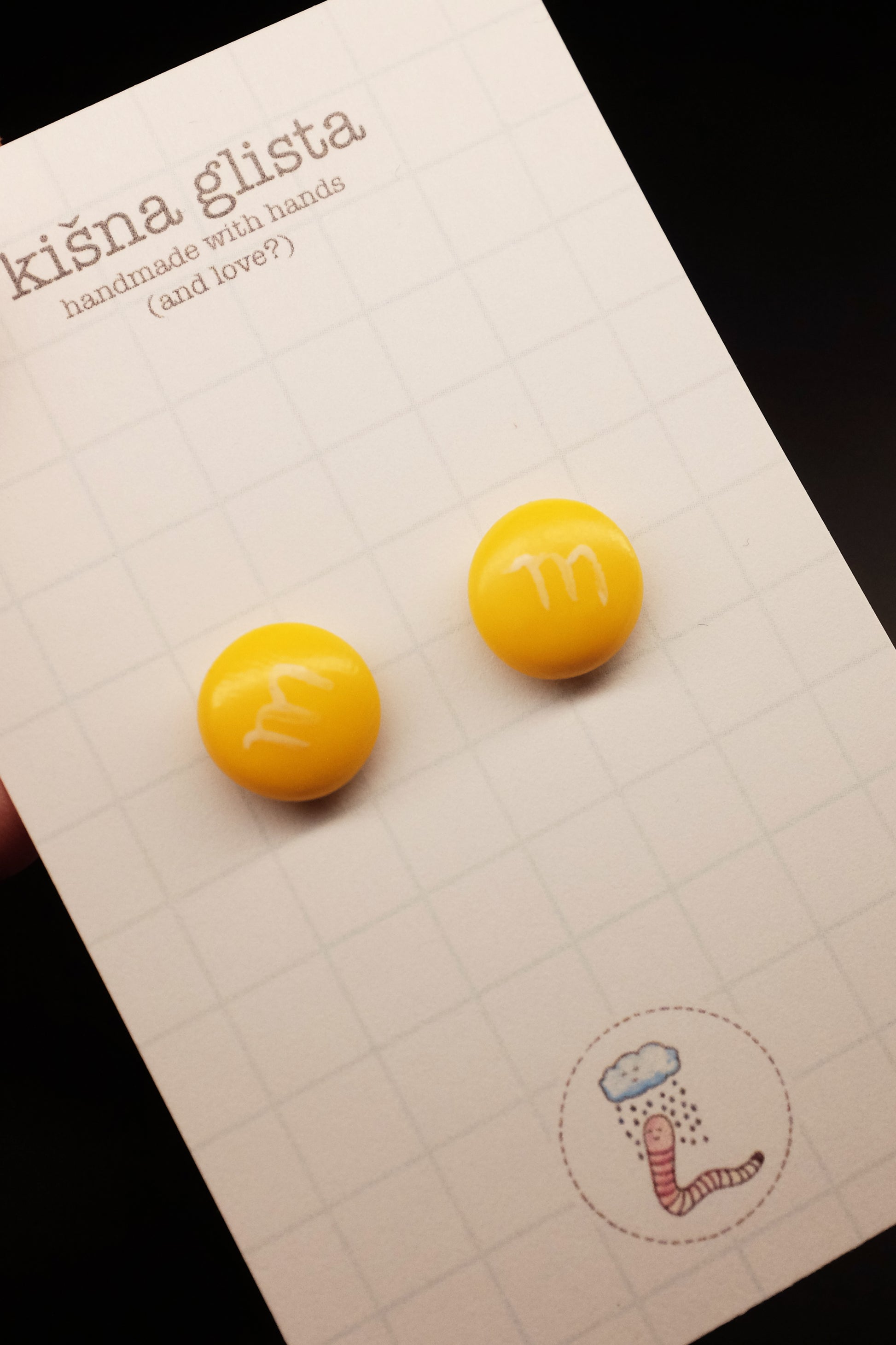 M&M, minđuše sa iglicom