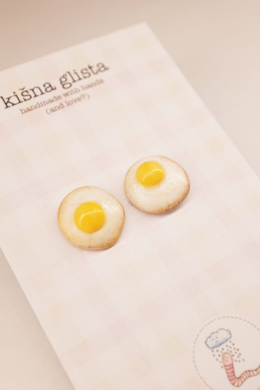 Jaje na oko, minđuše sa iglicom