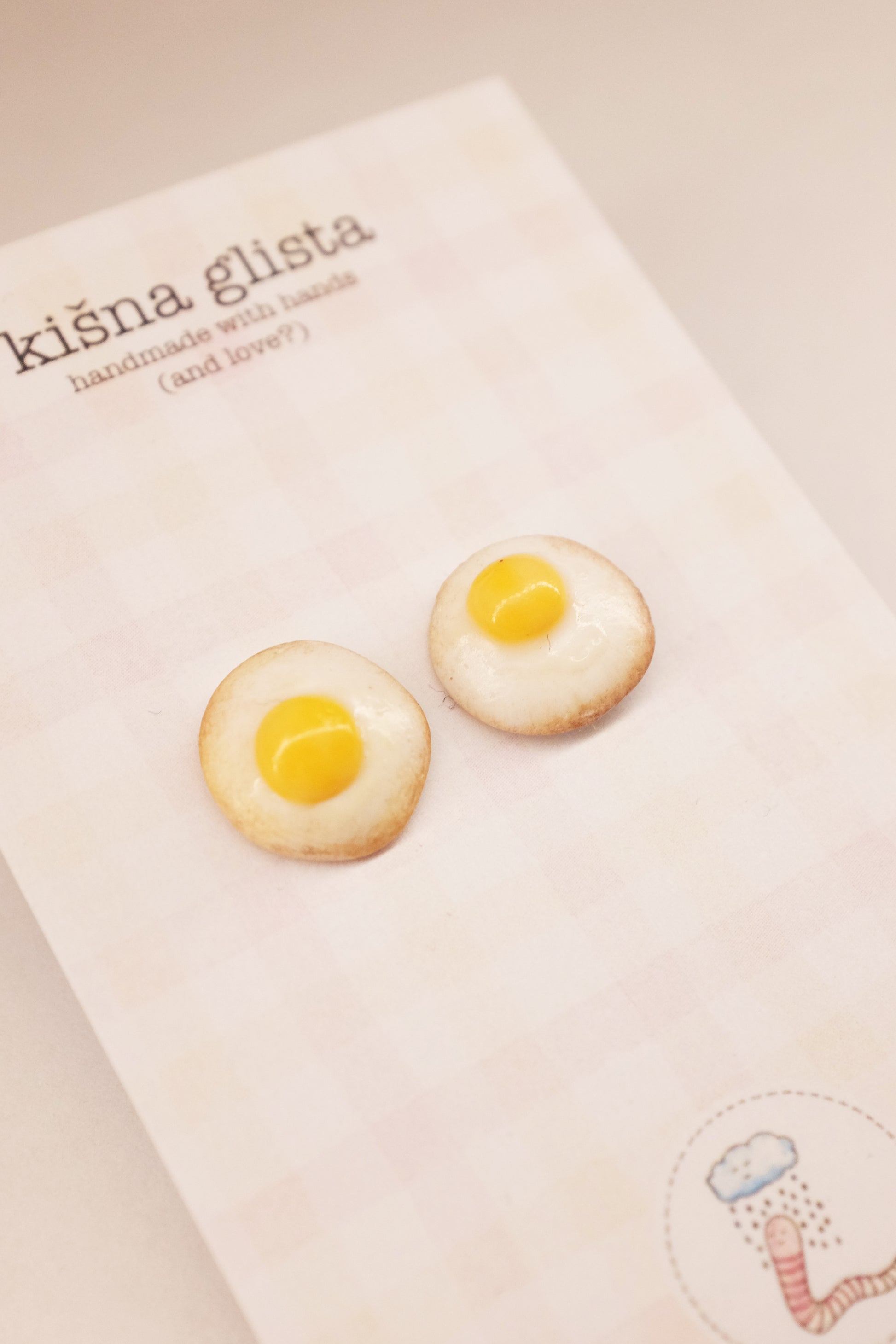 Jaje na oko, minđuše sa iglicom