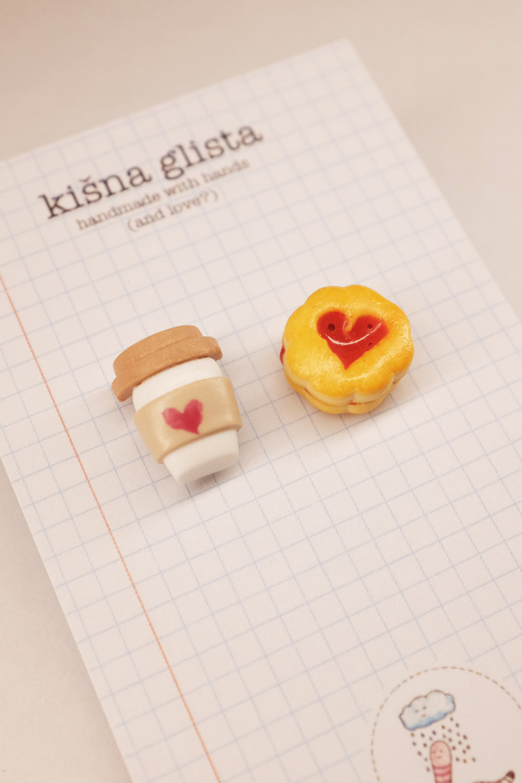 Kafa za poneti i slatkiš, minđuše sa iglicom