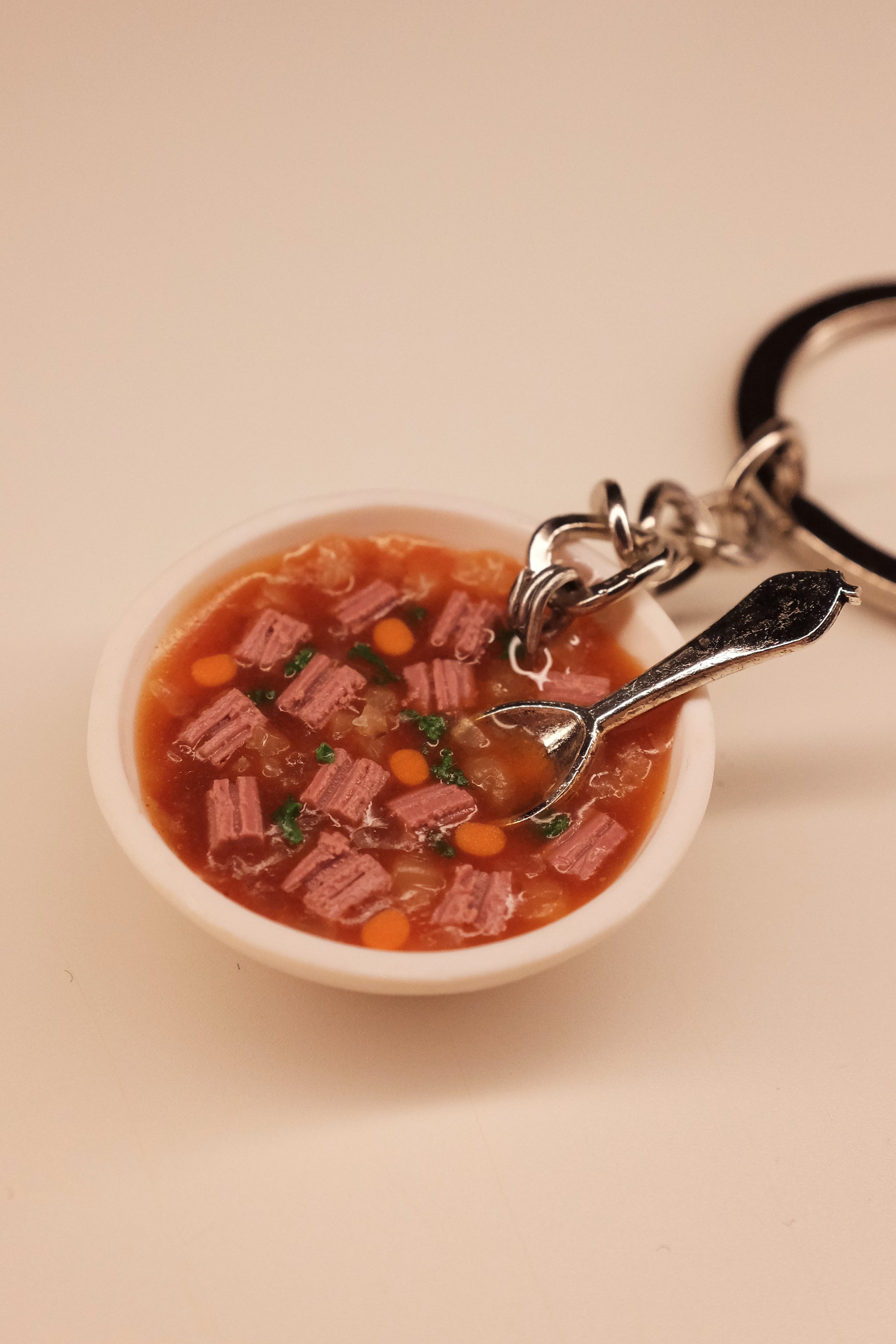 Nešto na kašiku, privezak