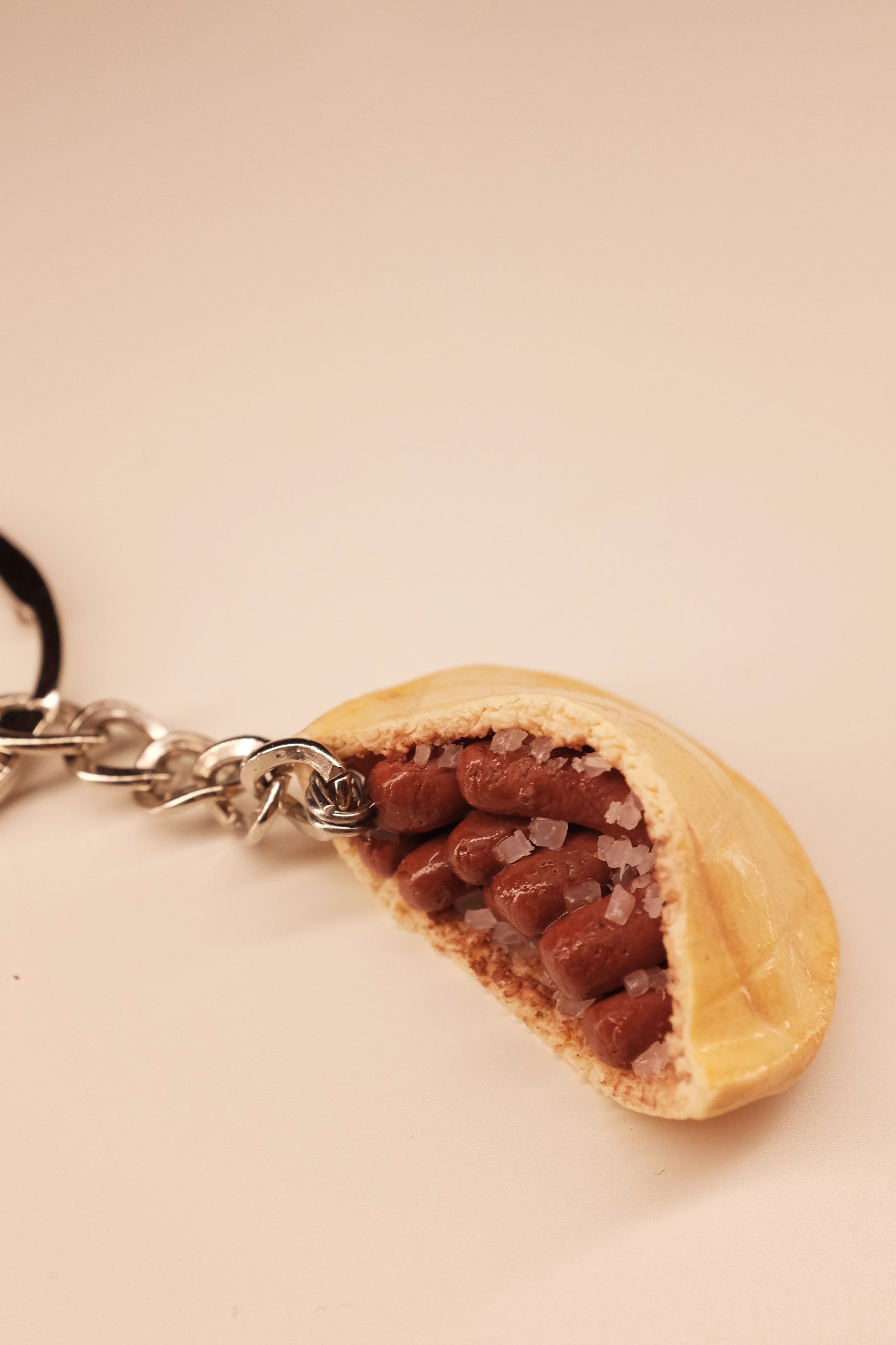 Deset u pola s lukom, privezak