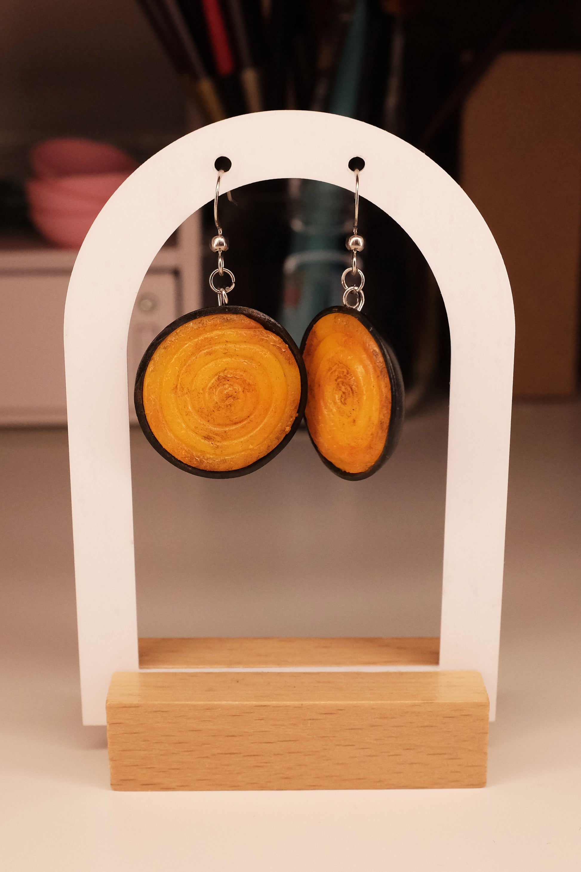 Burek u tepsiji, viseće minđuše