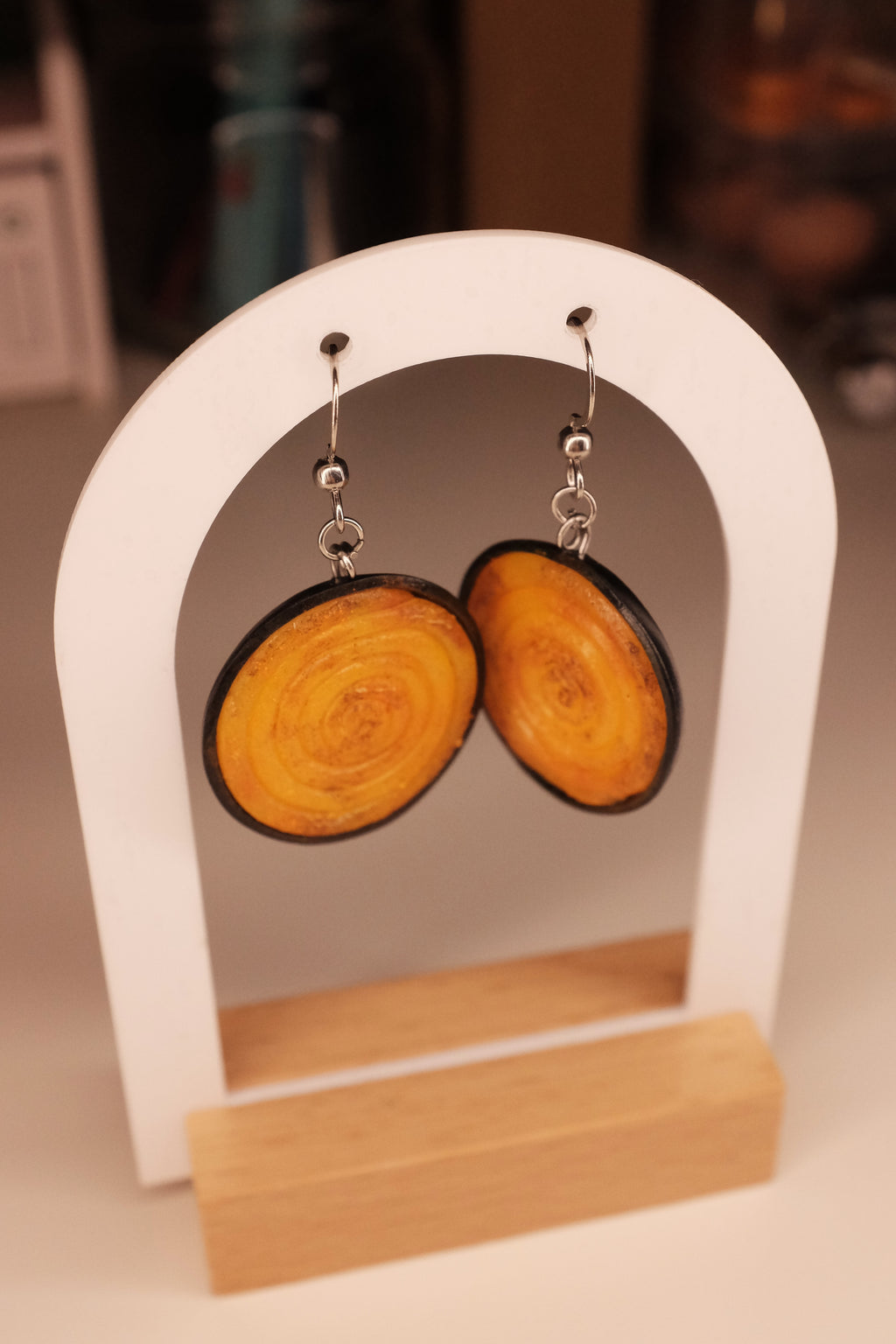 Burek u tepsiji, viseće minđuše