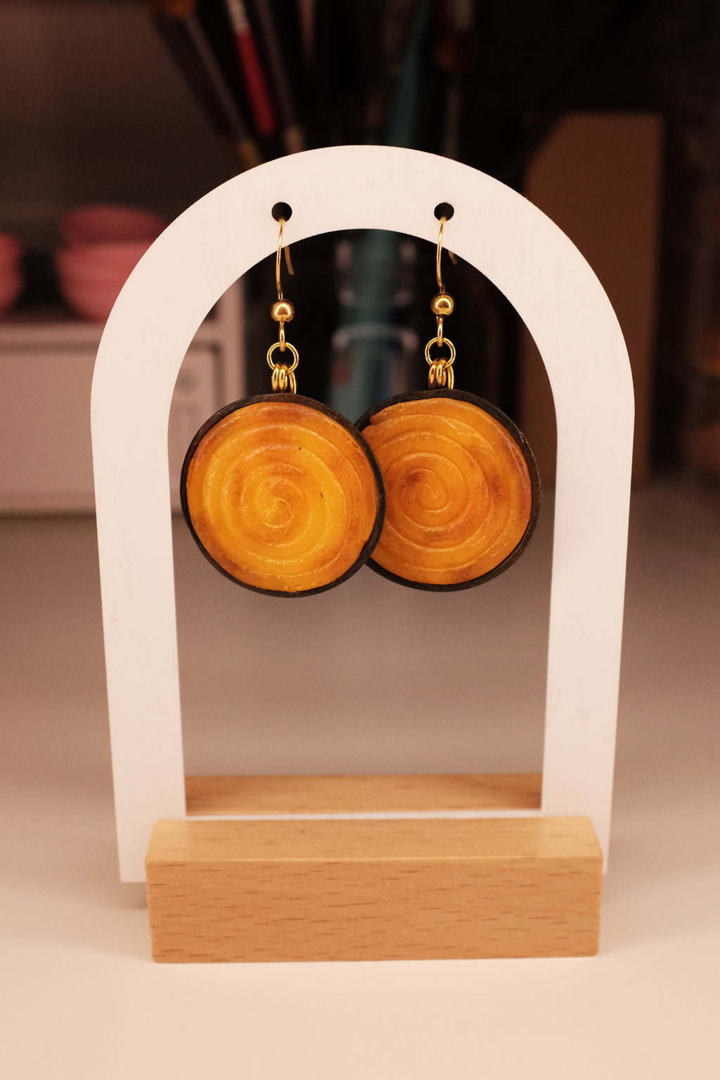 Burek u tepsiji, viseće minđuše