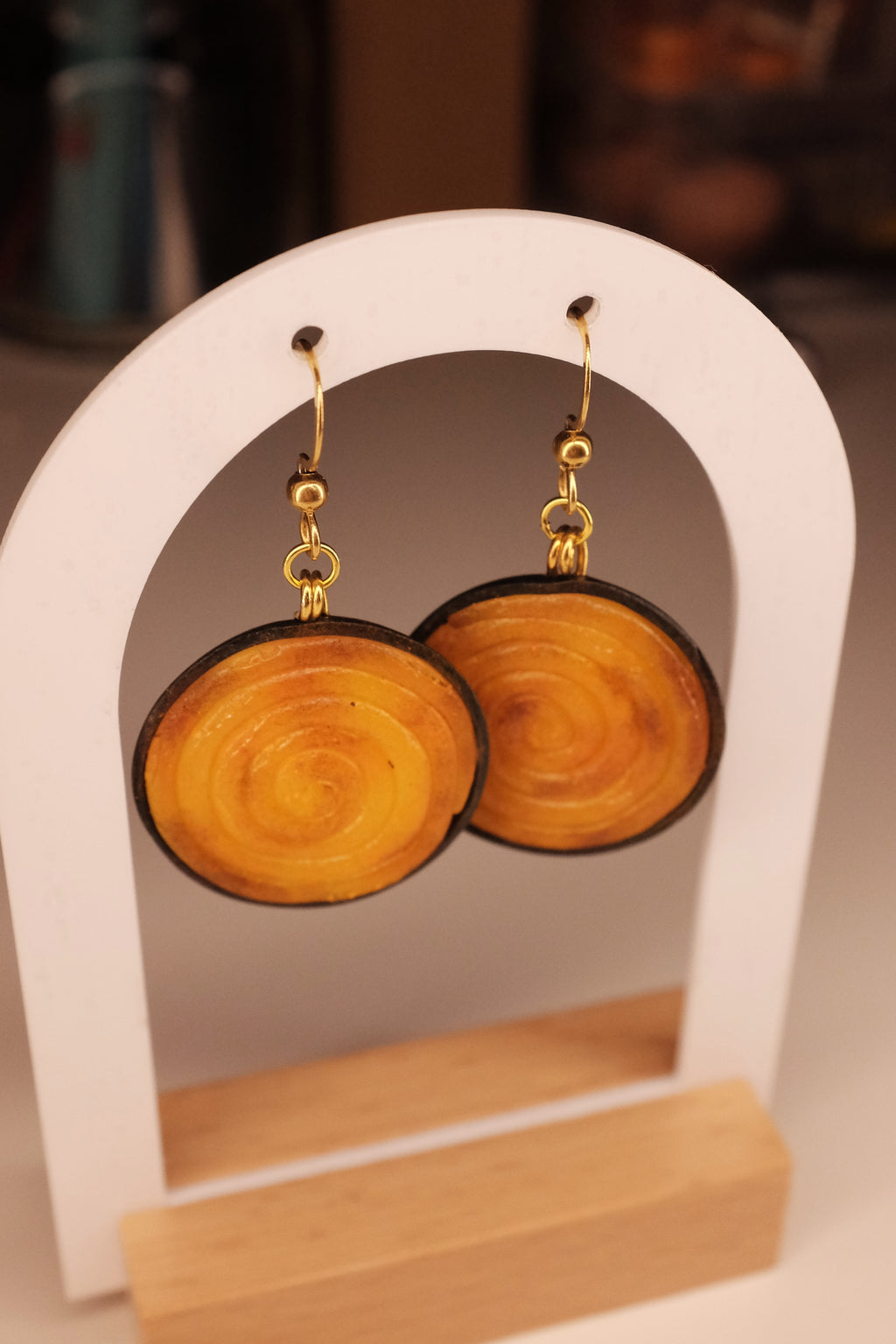 Burek u tepsiji, viseće minđuše