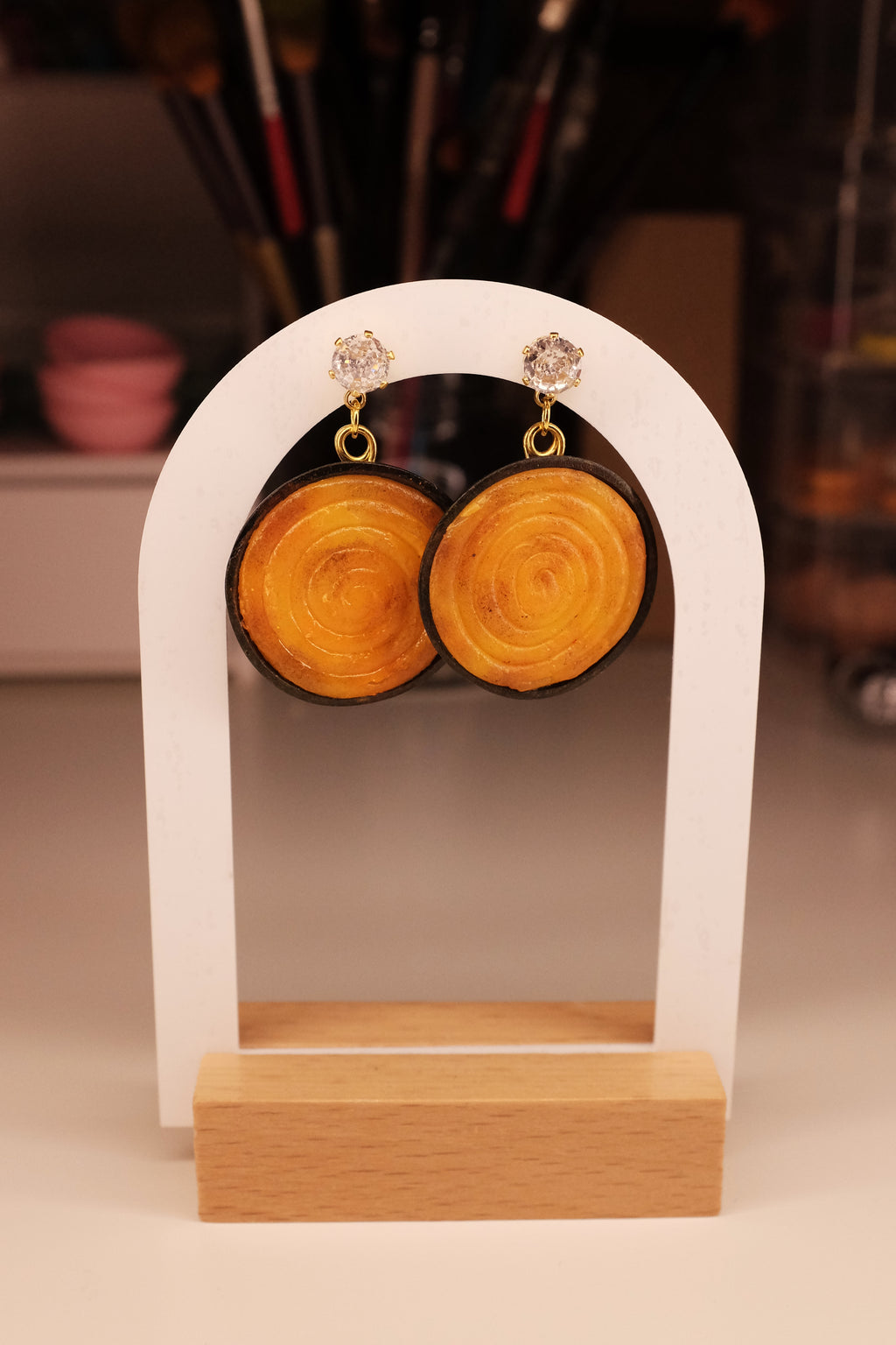 Burek u tepsiji, viseće minđuše