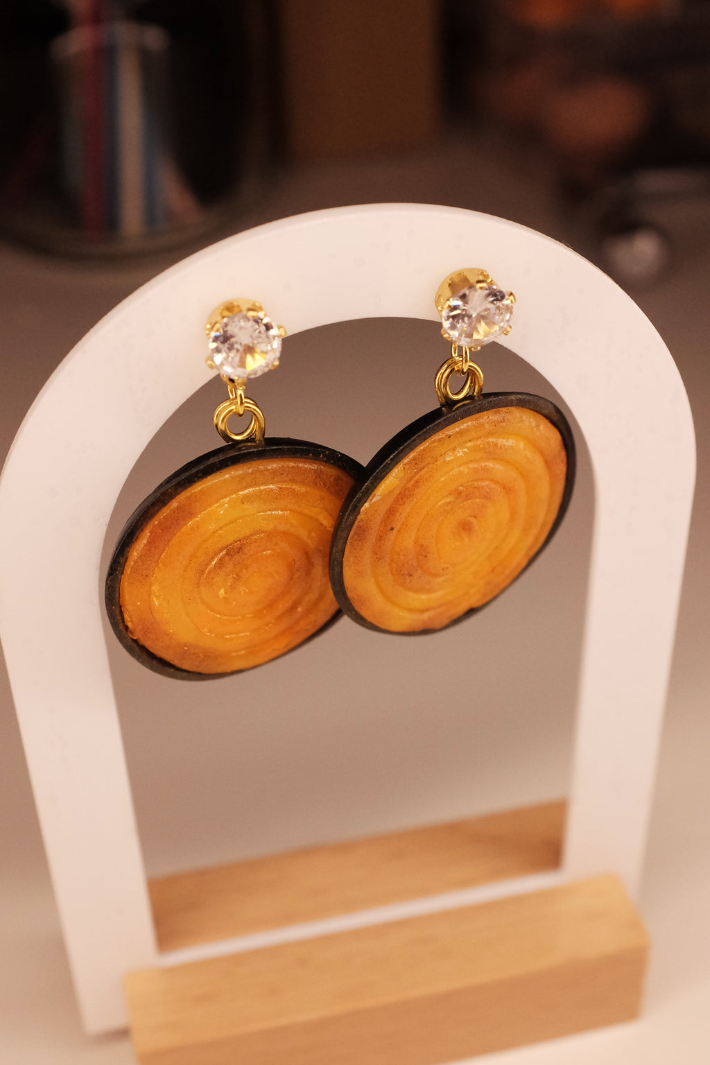 Burek u tepsiji, viseće minđuše