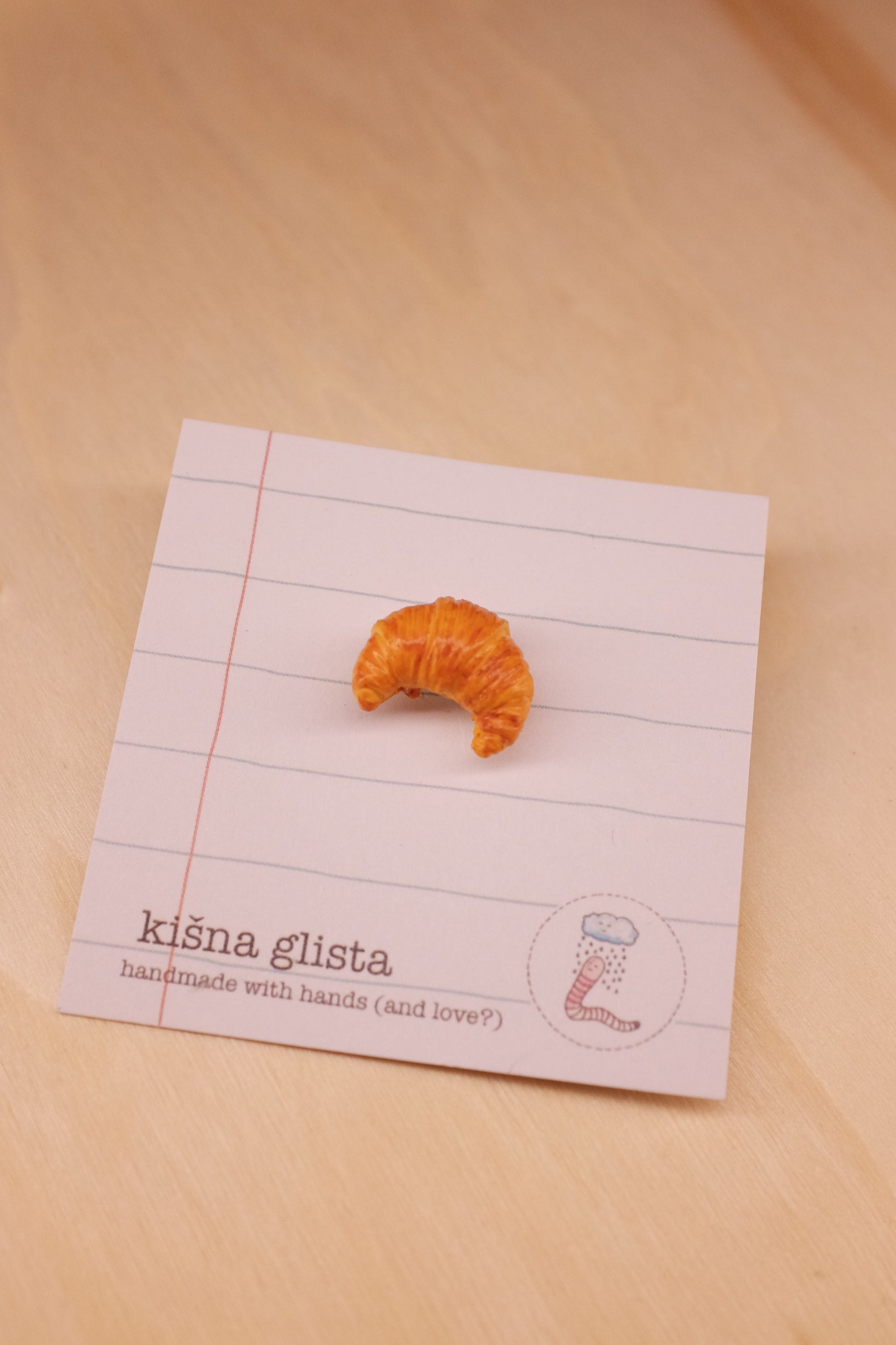 Croissant, pin