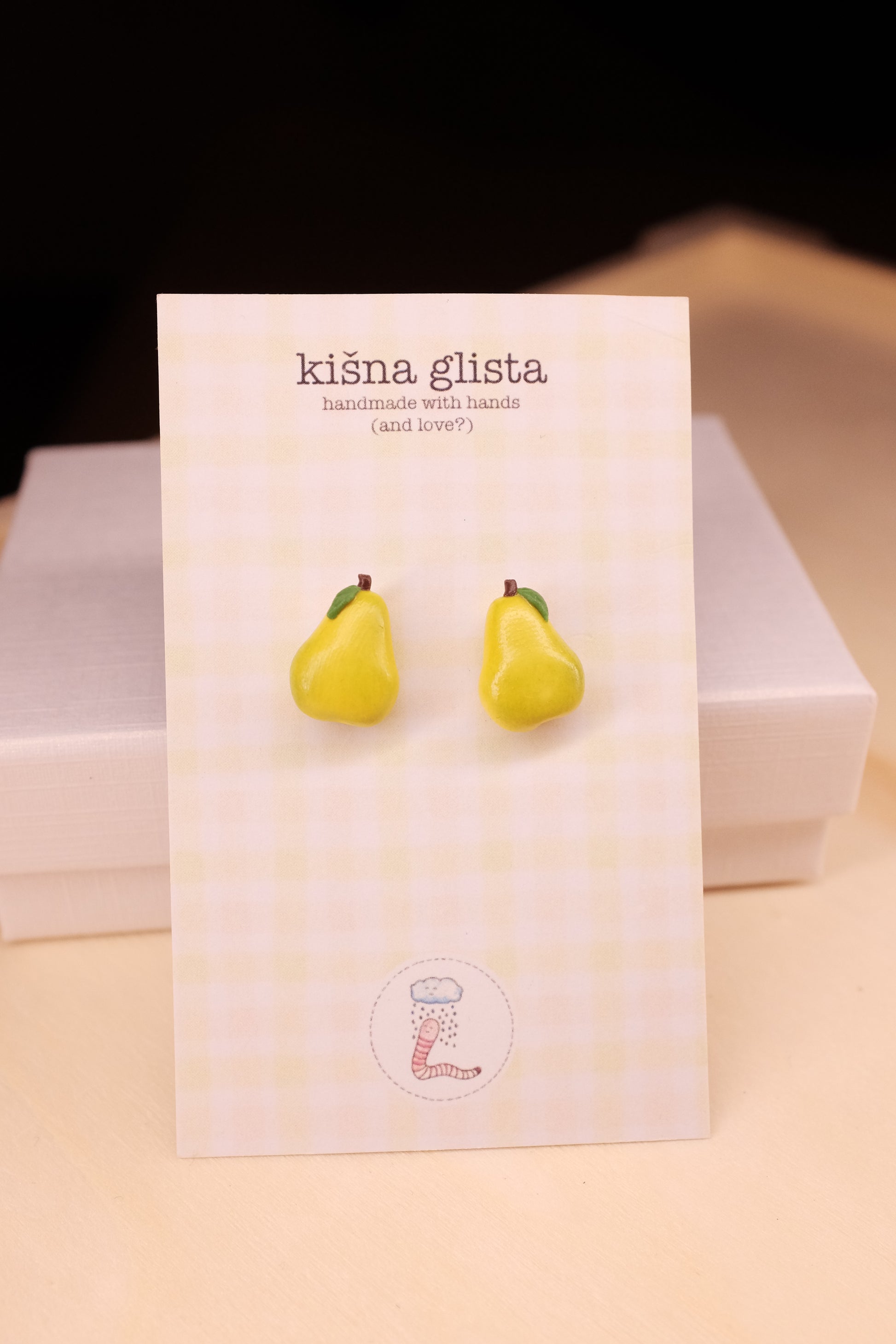 Kruška, minđuše sa iglicom