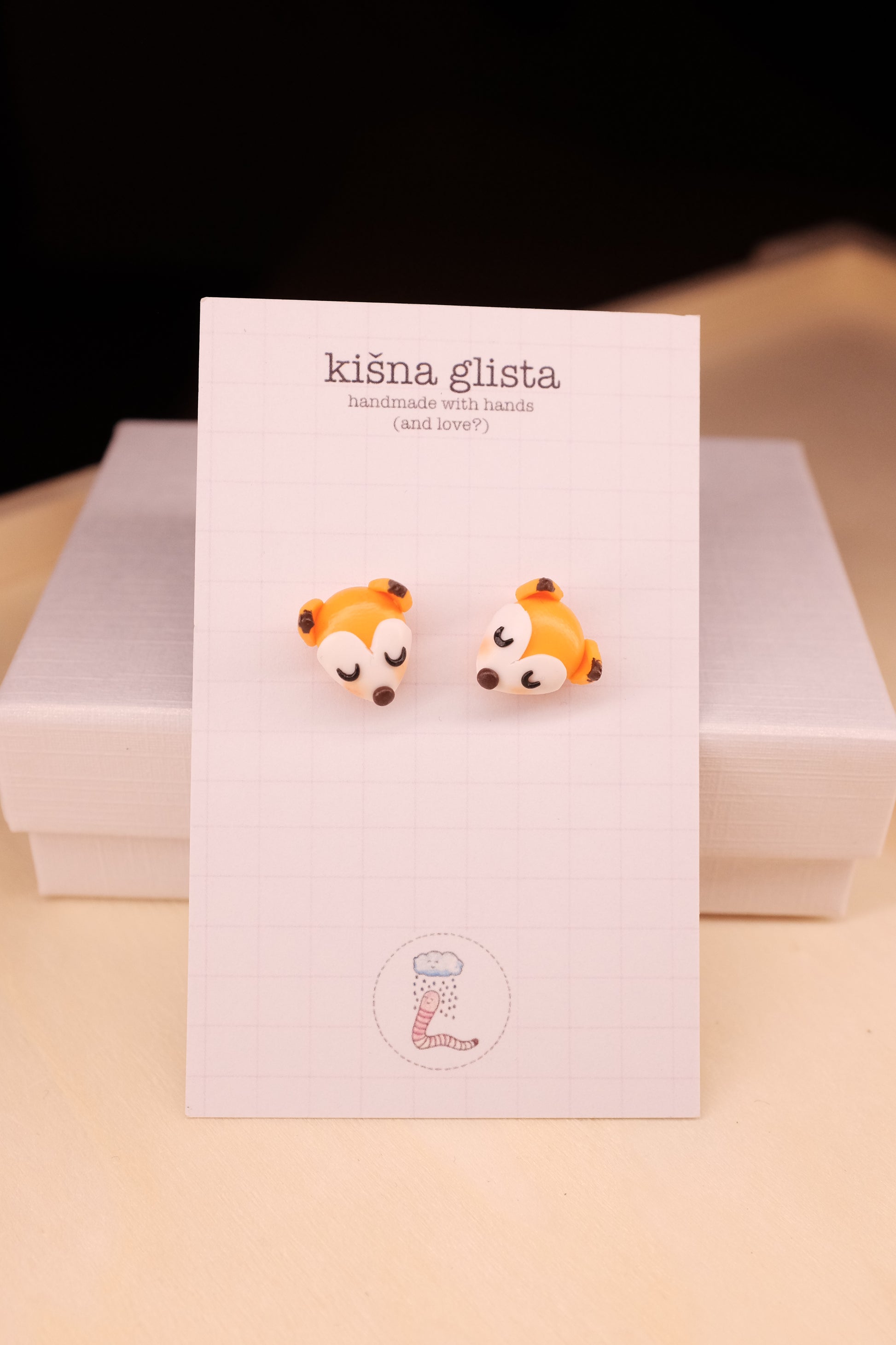 Lija, minđuše sa iglicom