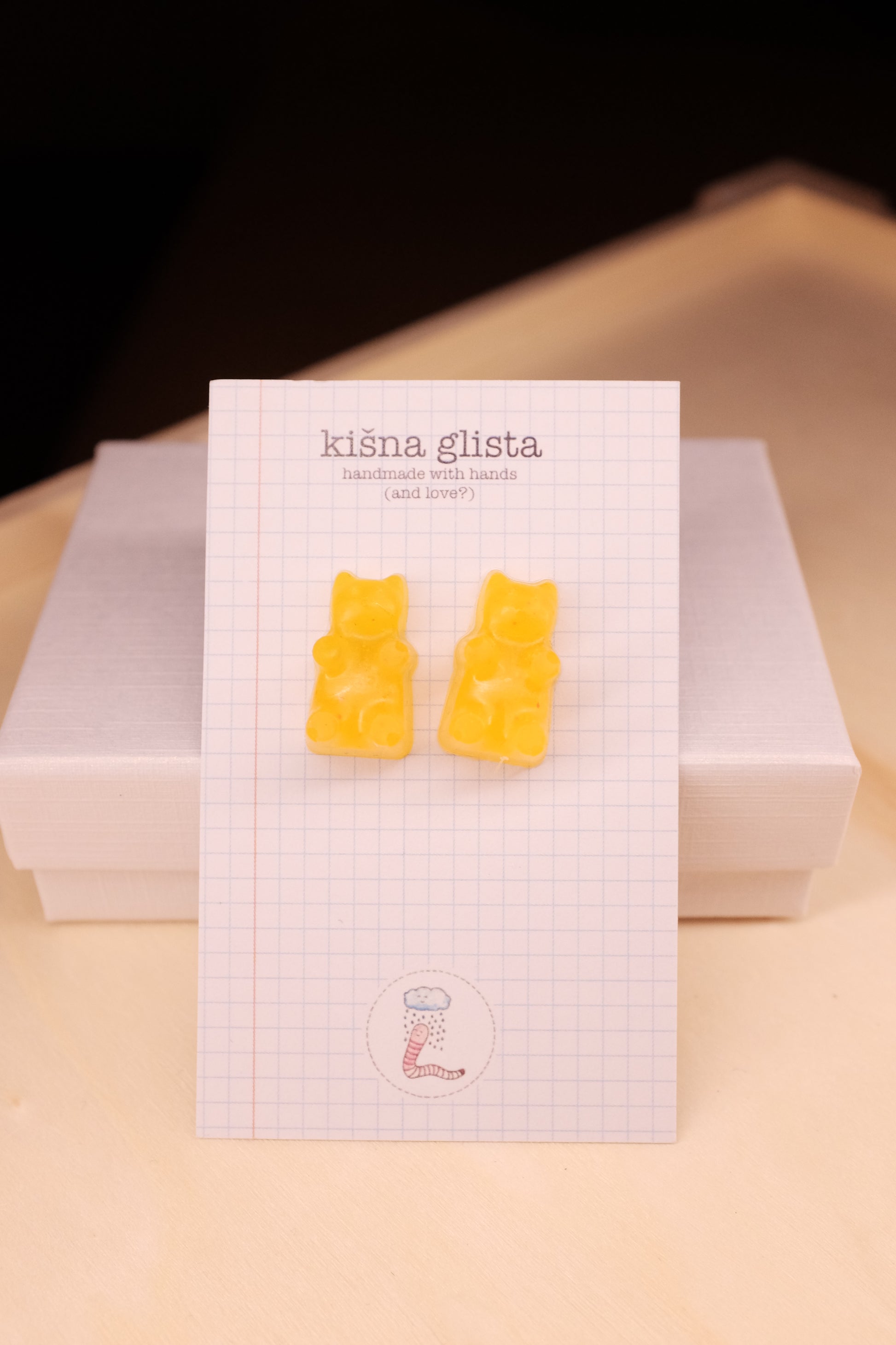 Gumene mede, minđuše sa iglicom