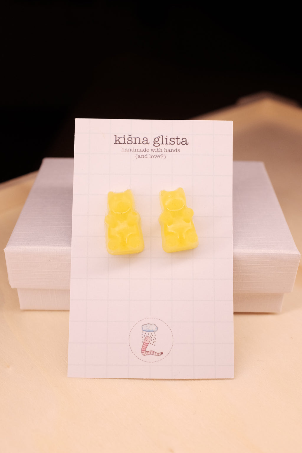 Gumene mede, minđuše sa iglicom