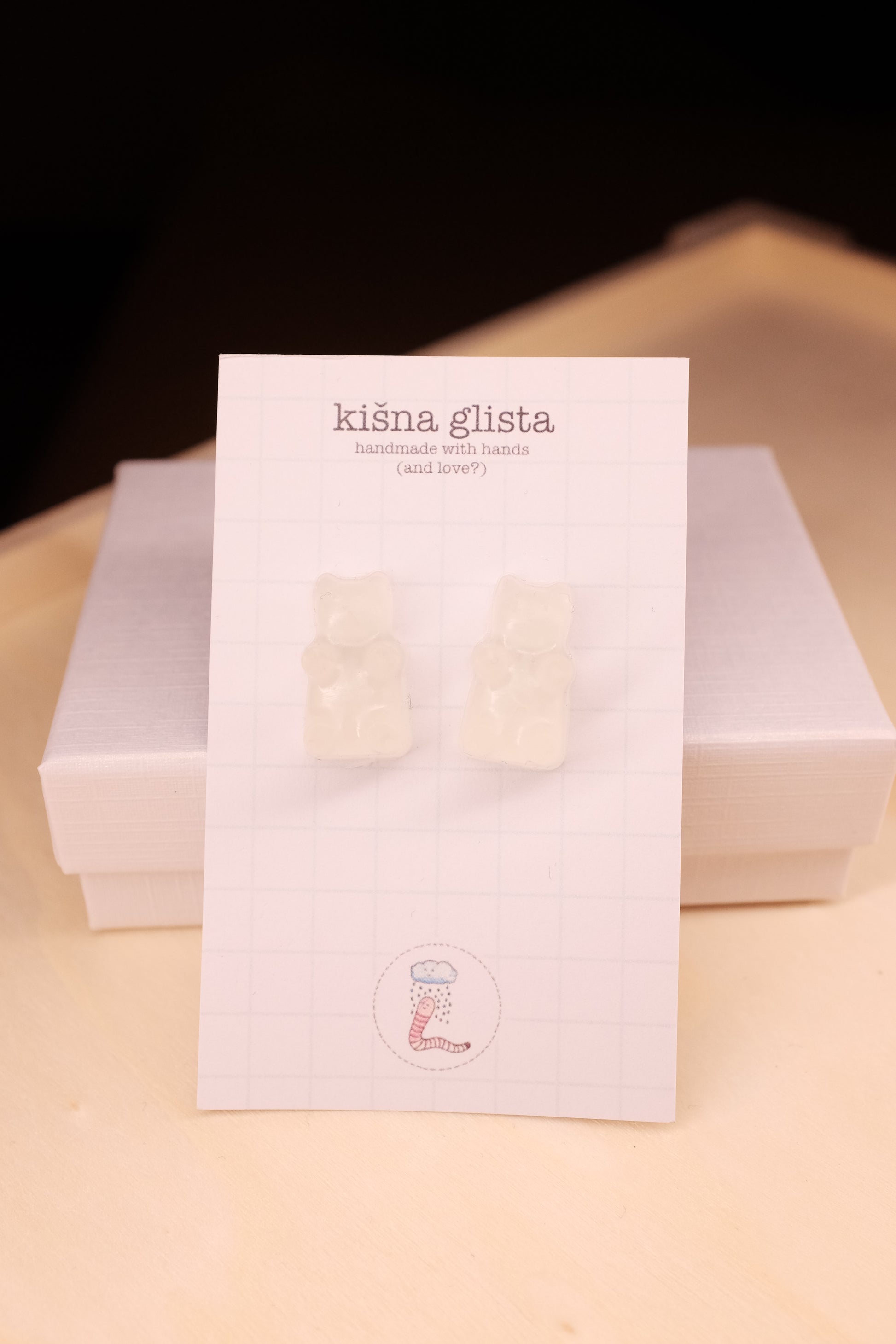 Gumene mede, minđuše sa iglicom