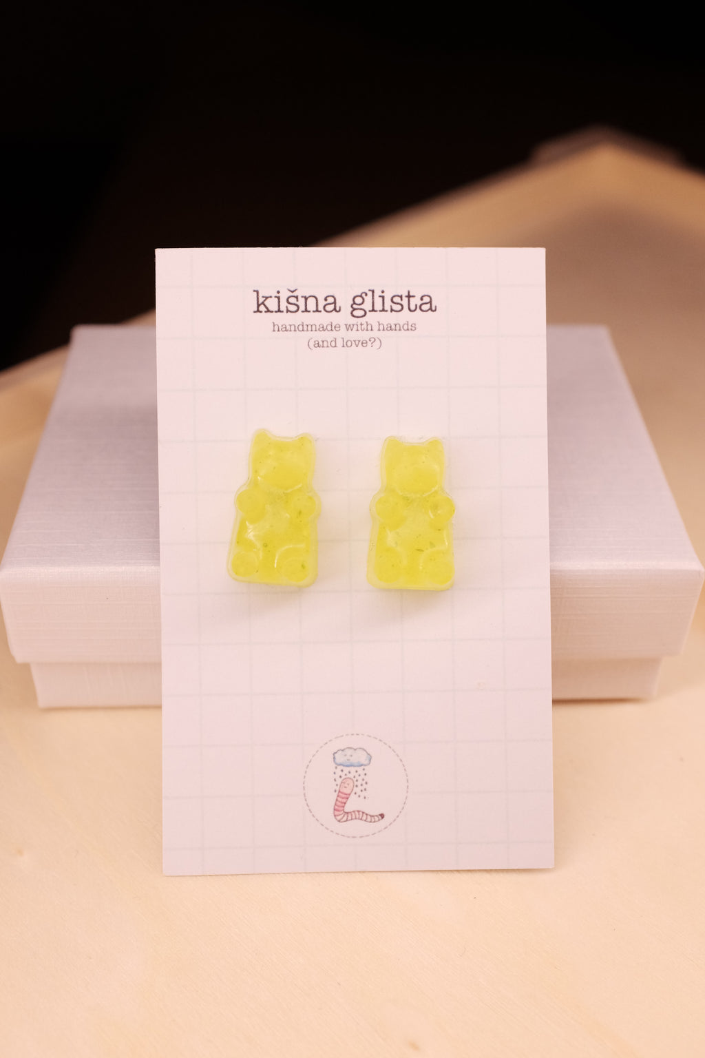 Gumene mede, minđuše sa iglicom