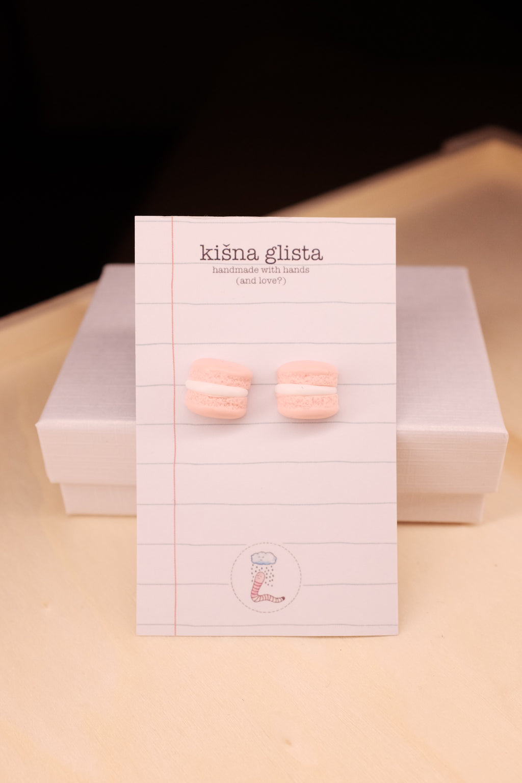 Makarun, minđuše sa iglicom