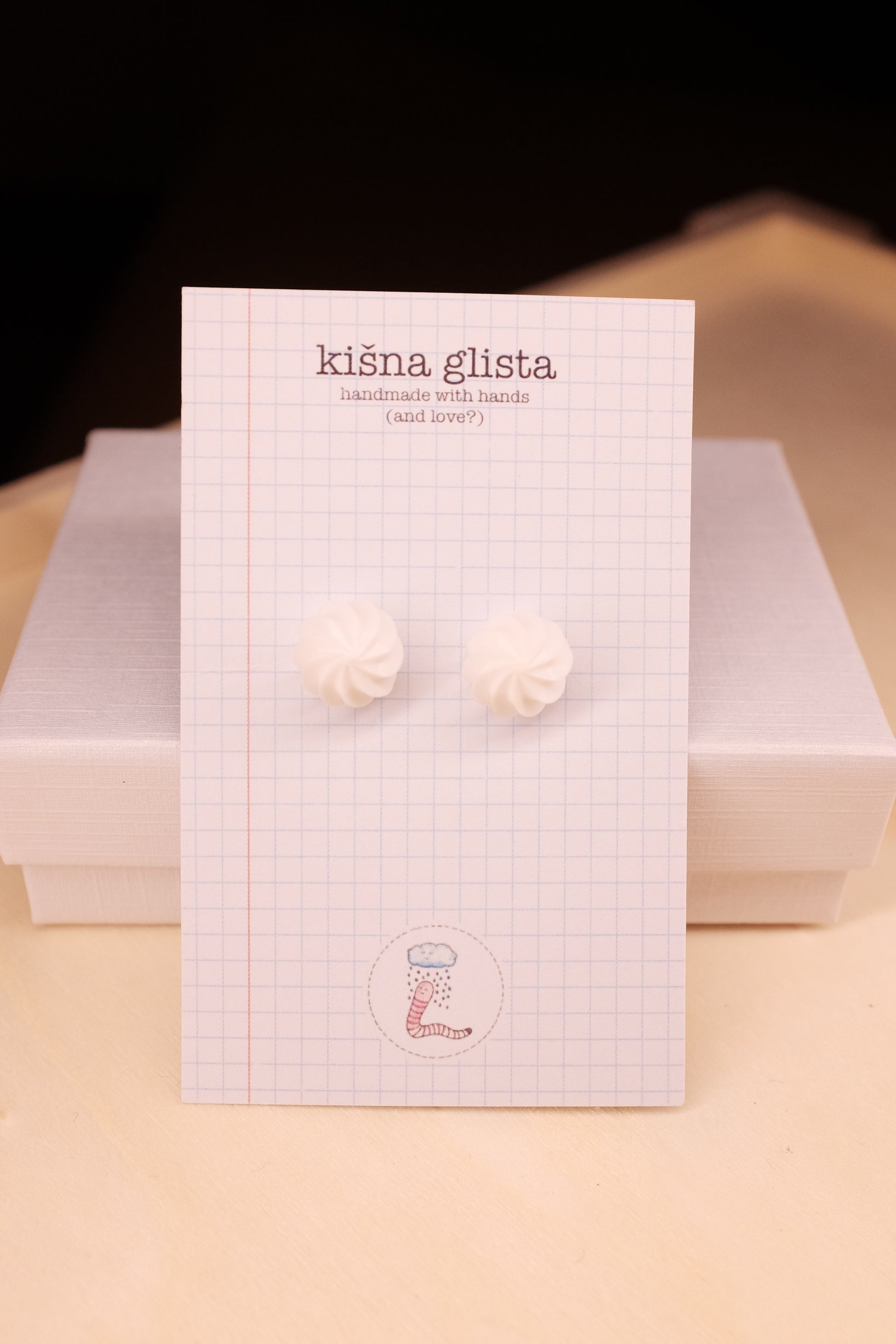 Puslice, minđuše sa iglicom