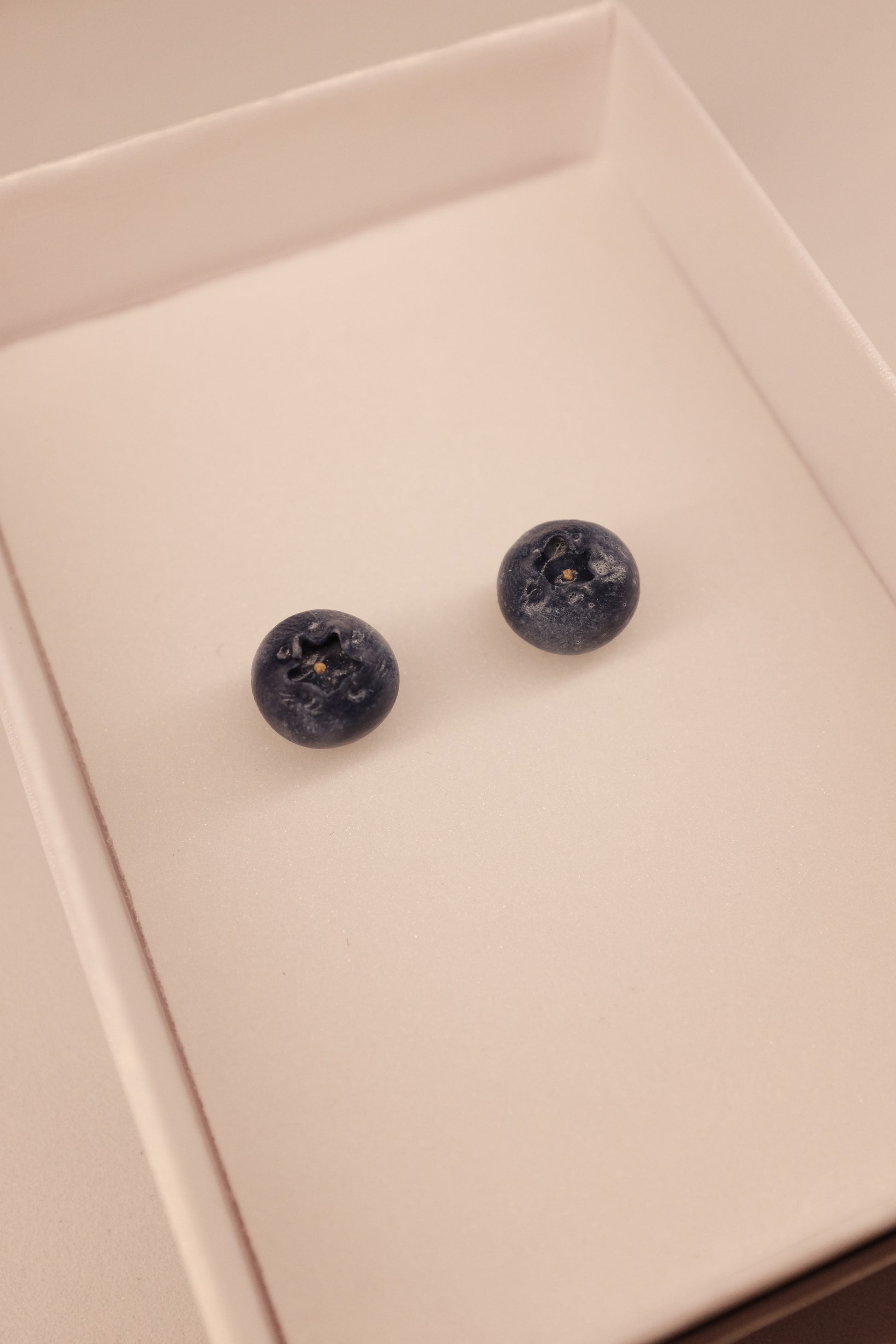 Borovnice, minđuše sa iglicom