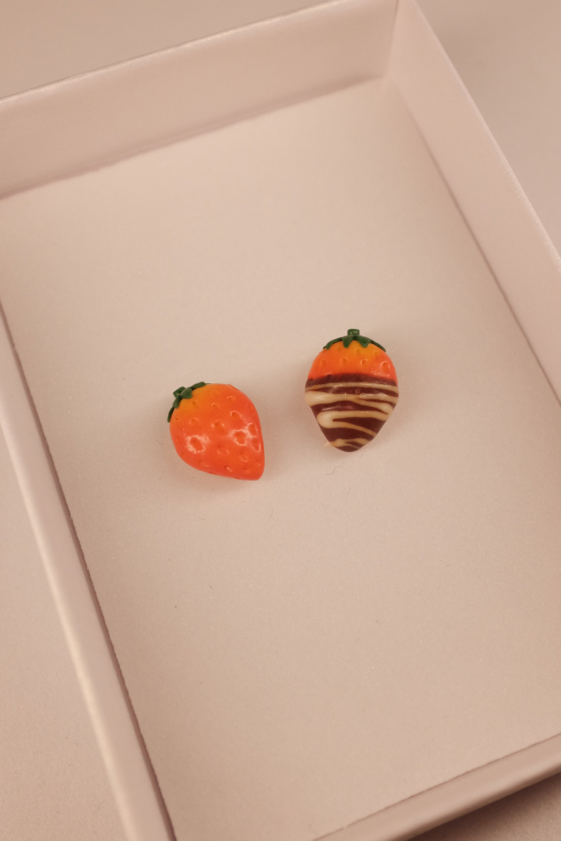 Jagode, minđuše sa iglicom