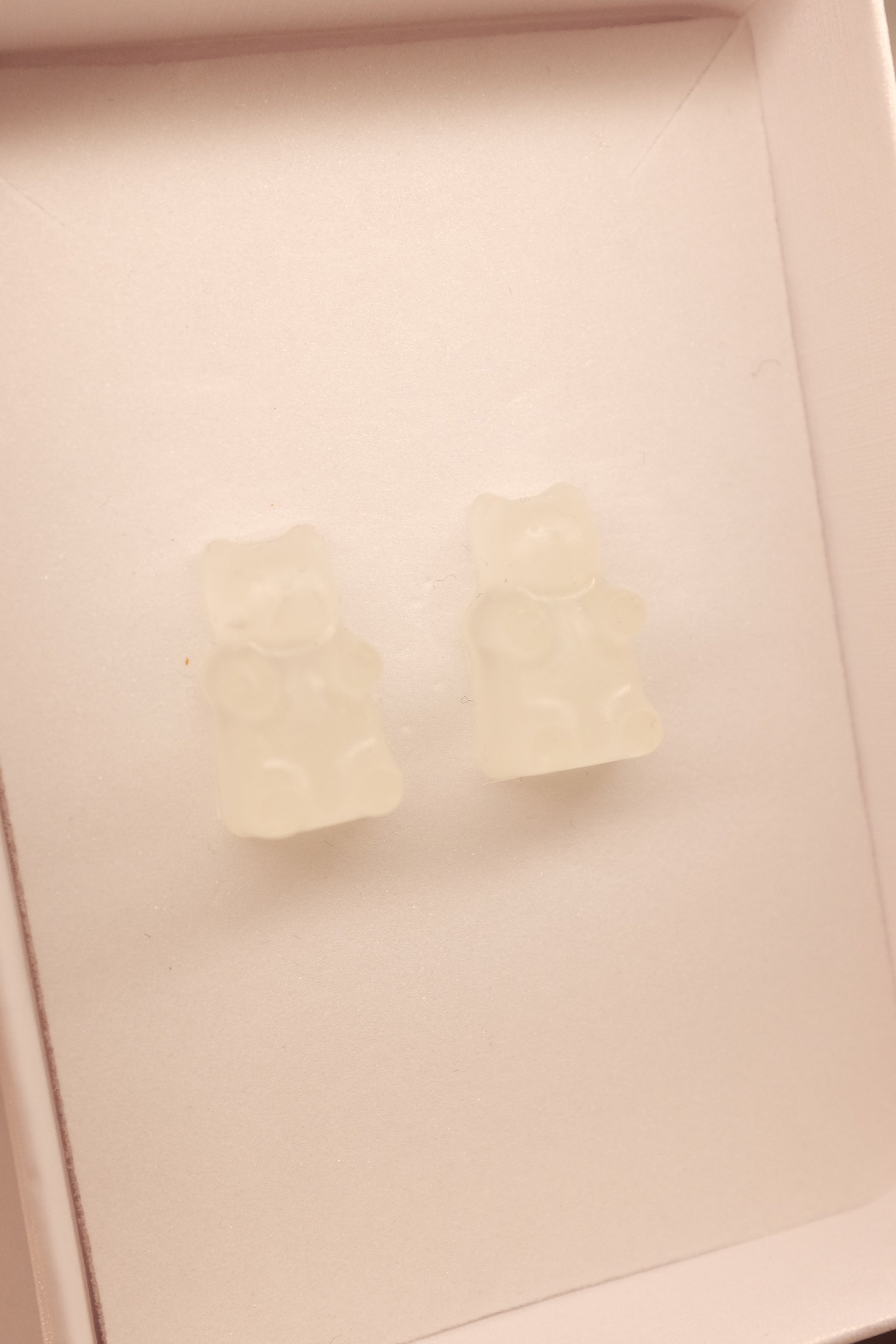 Gumene mede, minđuše sa iglicom