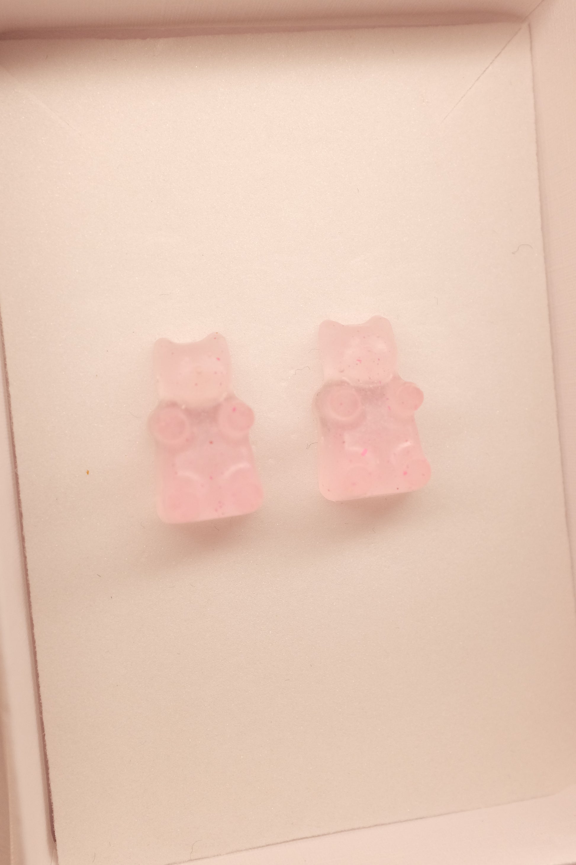 Gumene mede, minđuše sa iglicom