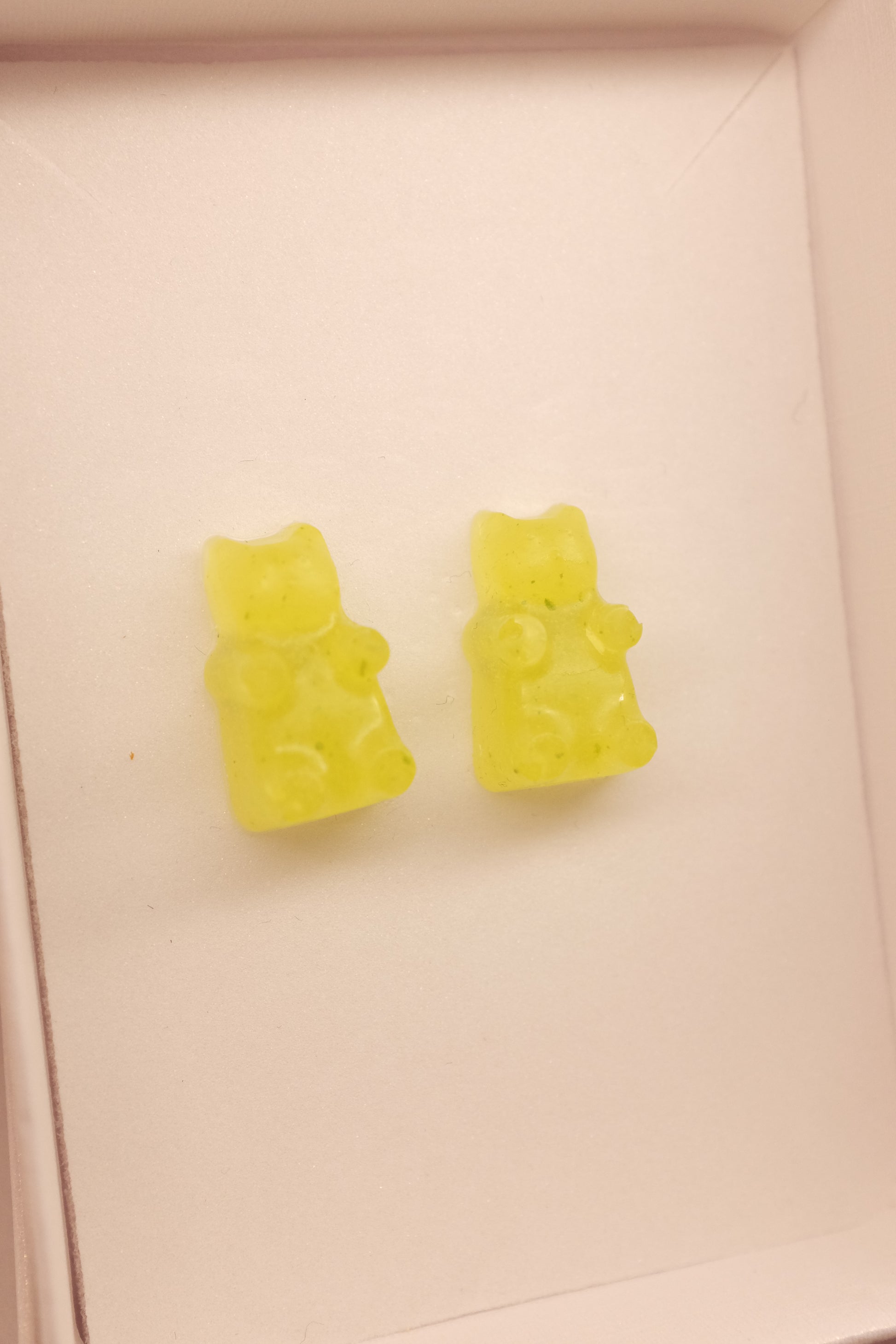 Gumene mede, minđuše sa iglicom