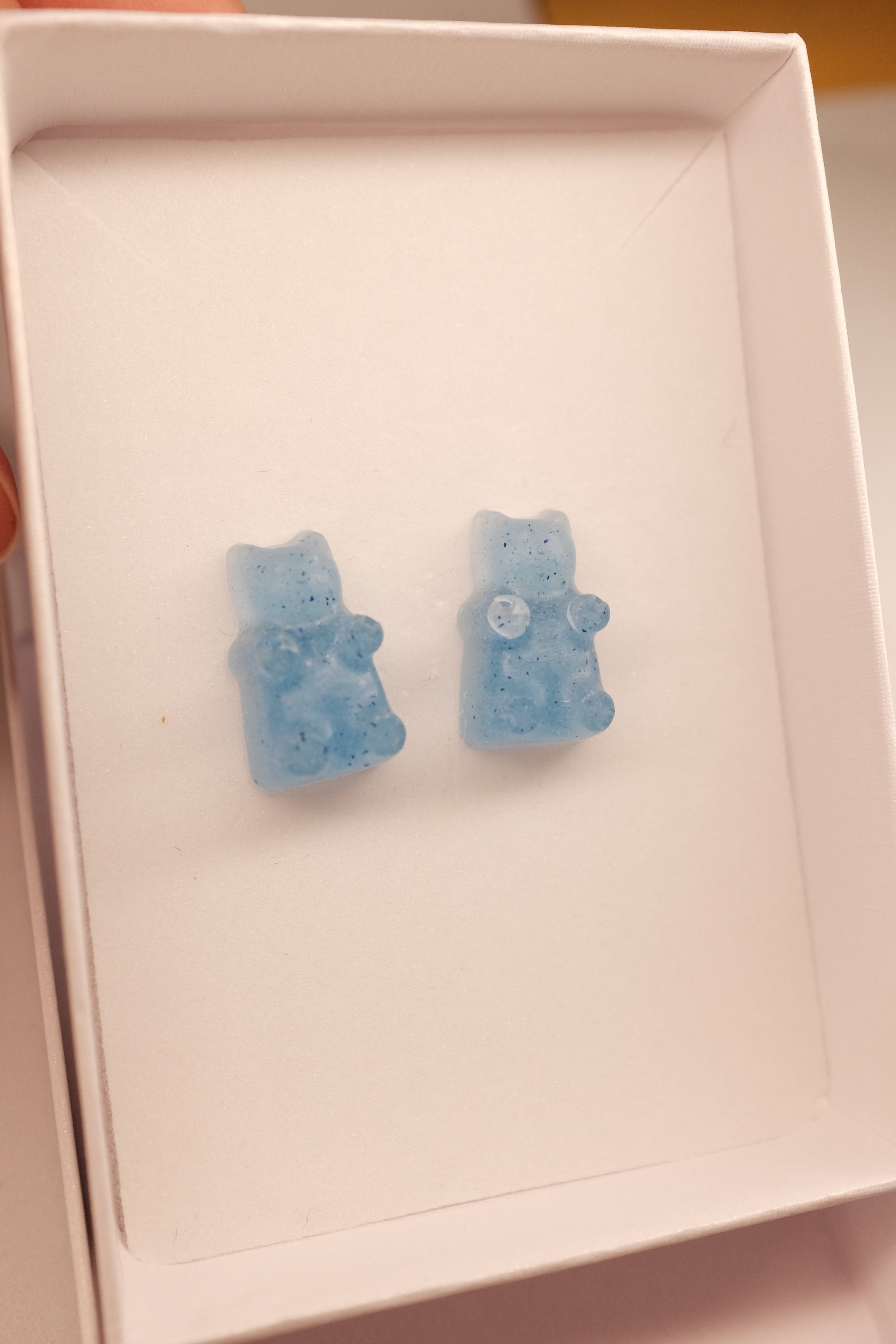 Gumene mede, minđuše sa iglicom