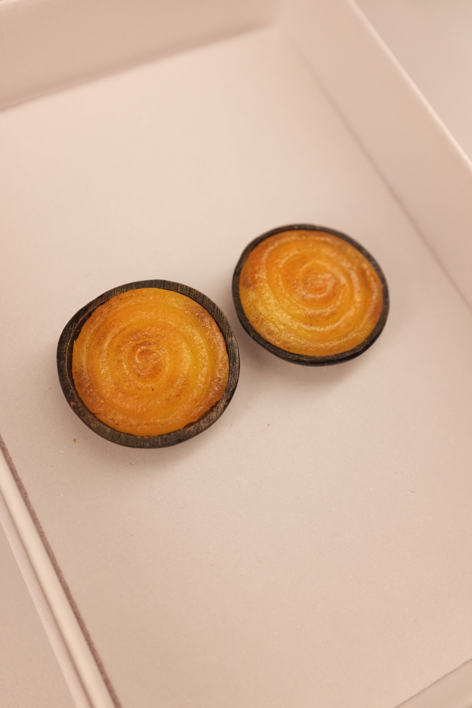 Burek, minđuše sa iglicom