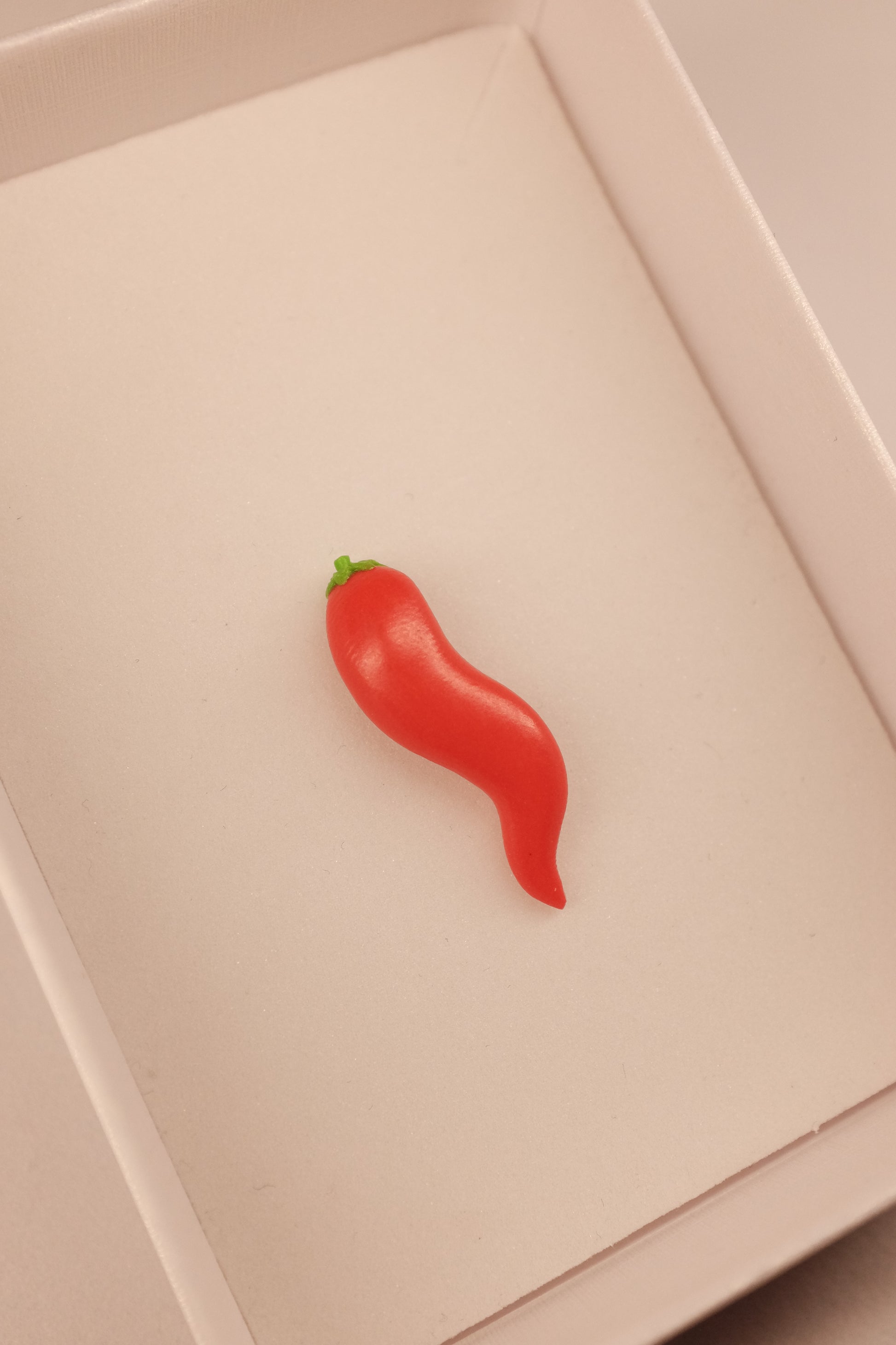 Ljuta papričica, pin