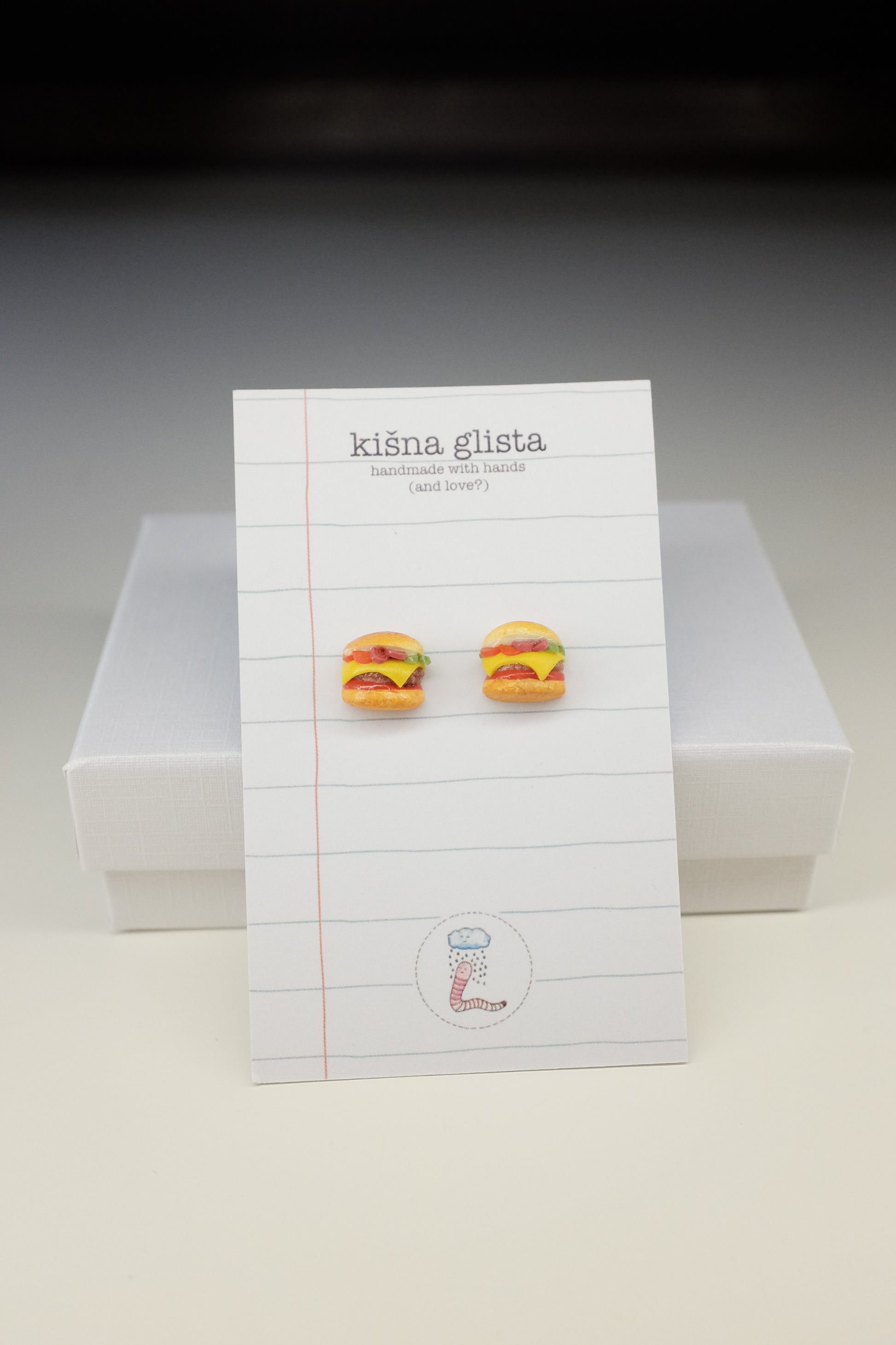 Burger, minđuše sa iglicom