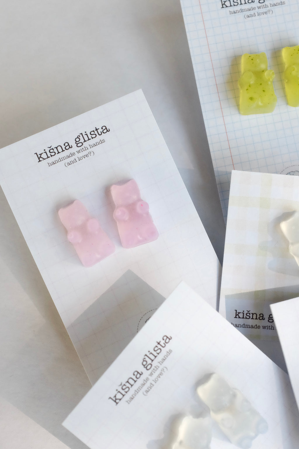 Gumene mede, minđuše sa iglicom